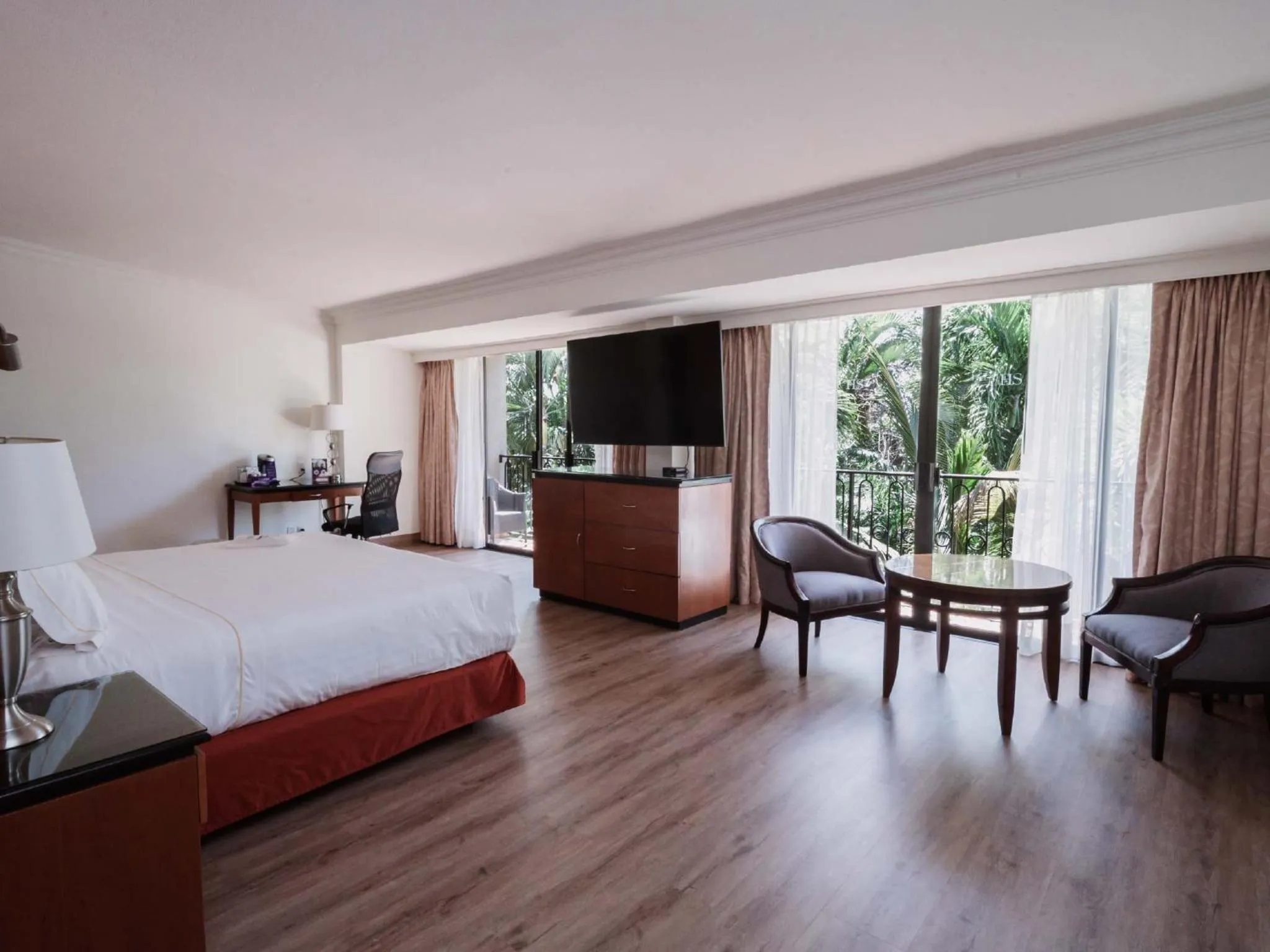 Communal lounge/ TV room, Bed in HS HOTSSON Hotel Tampico