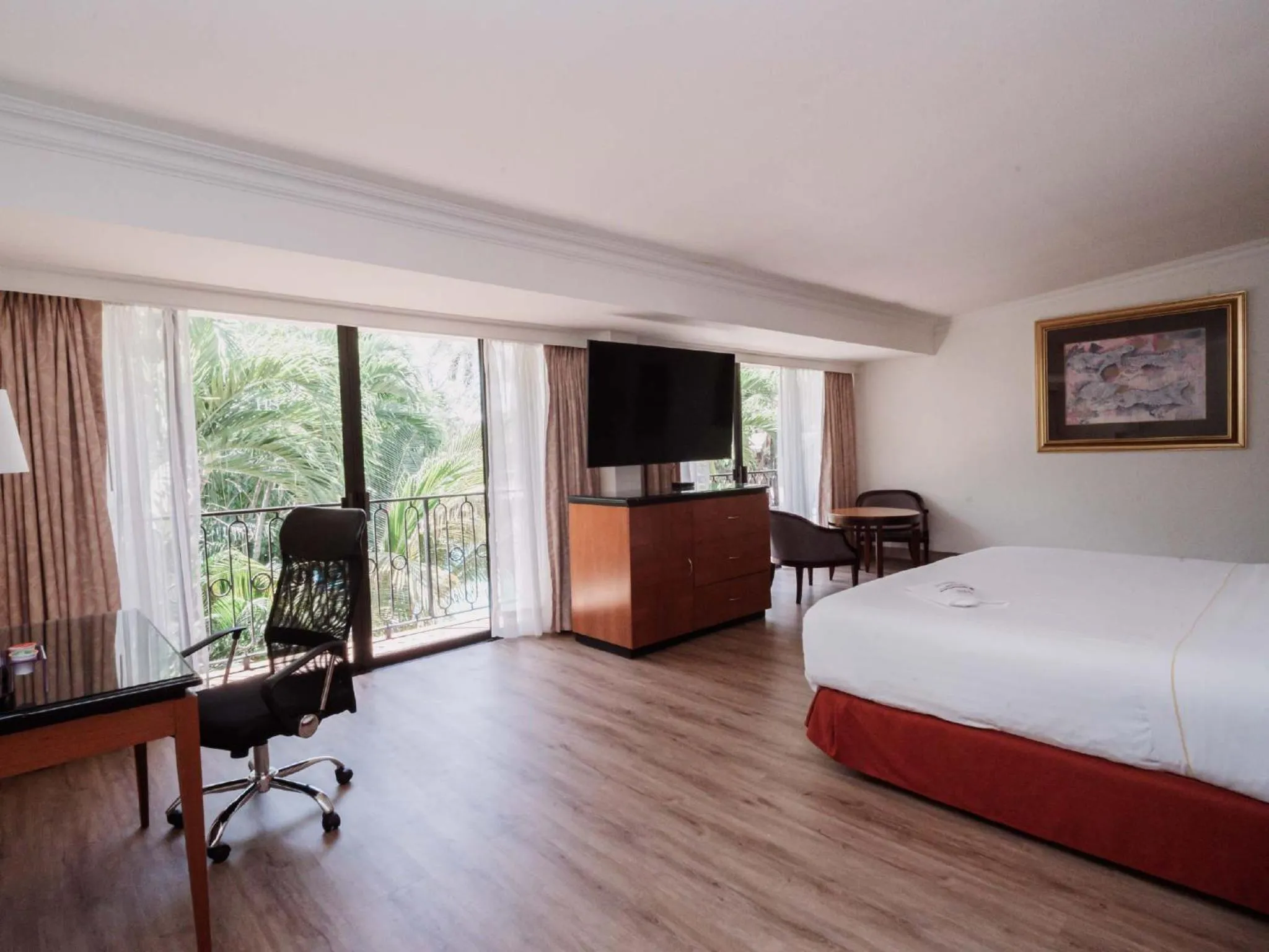 Communal lounge/ TV room, Bed in HS HOTSSON Hotel Tampico