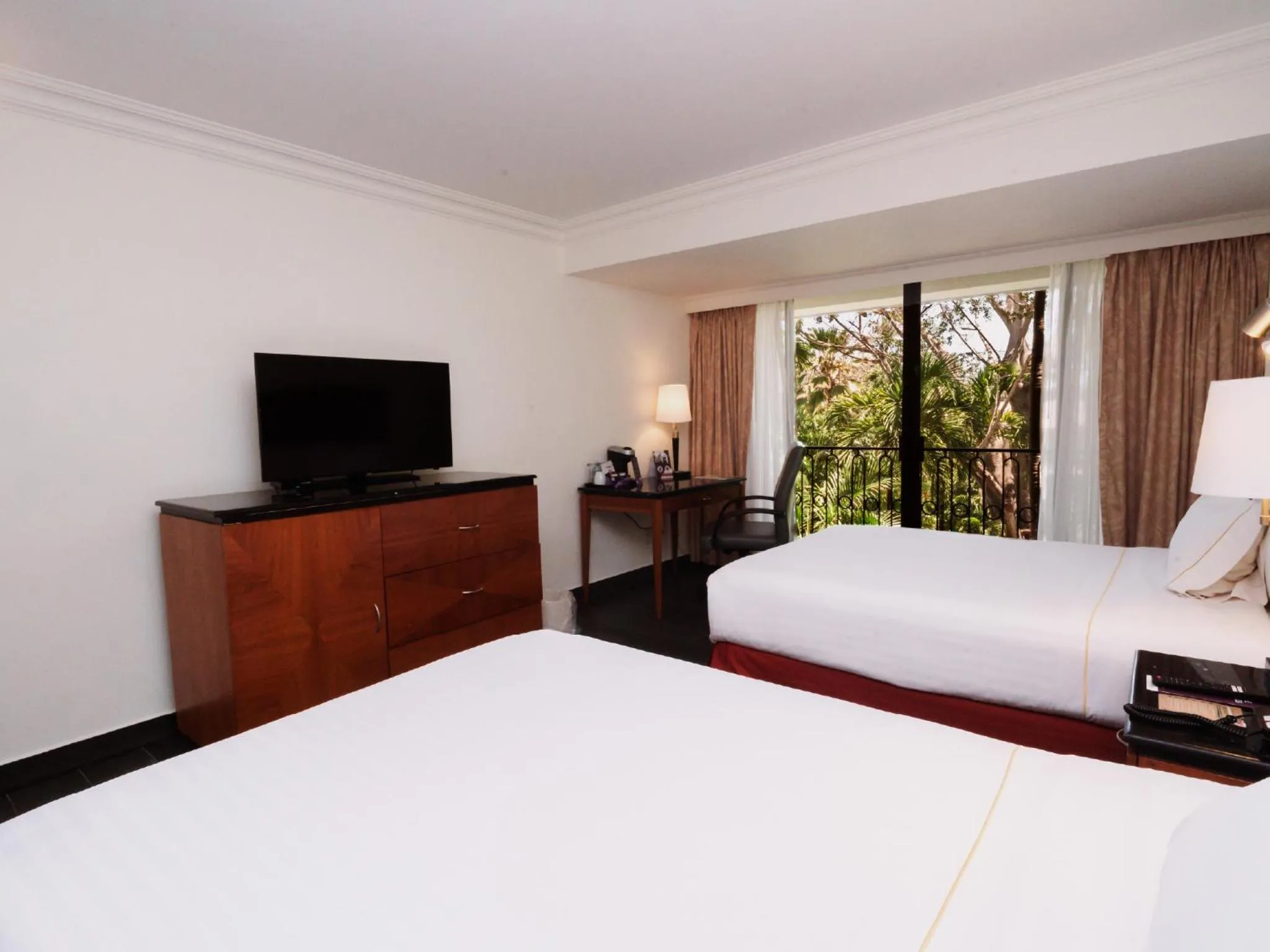 Communal lounge/ TV room, Bed in HS HOTSSON Hotel Tampico