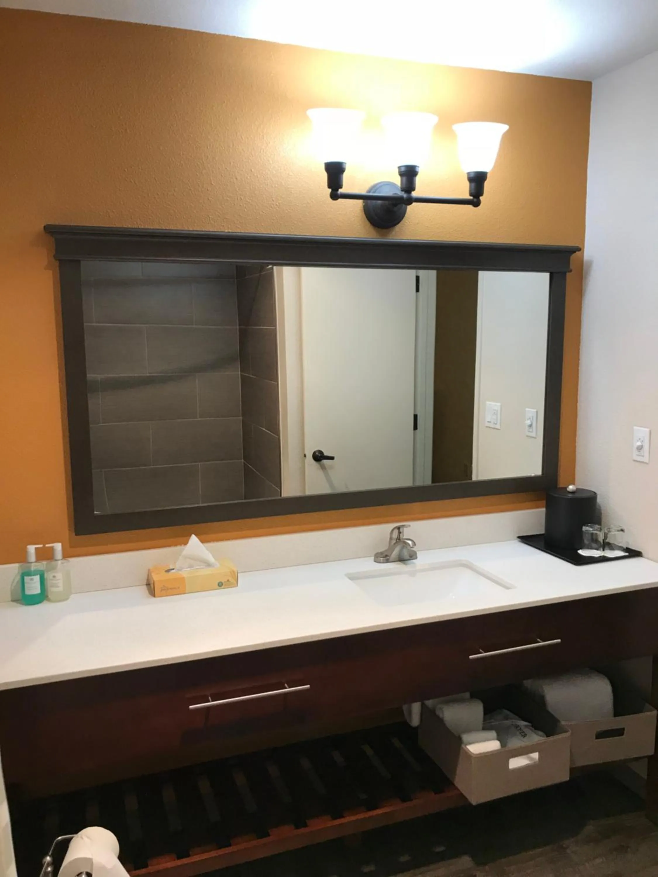 Bathroom in Coast Inn at Lake Hood