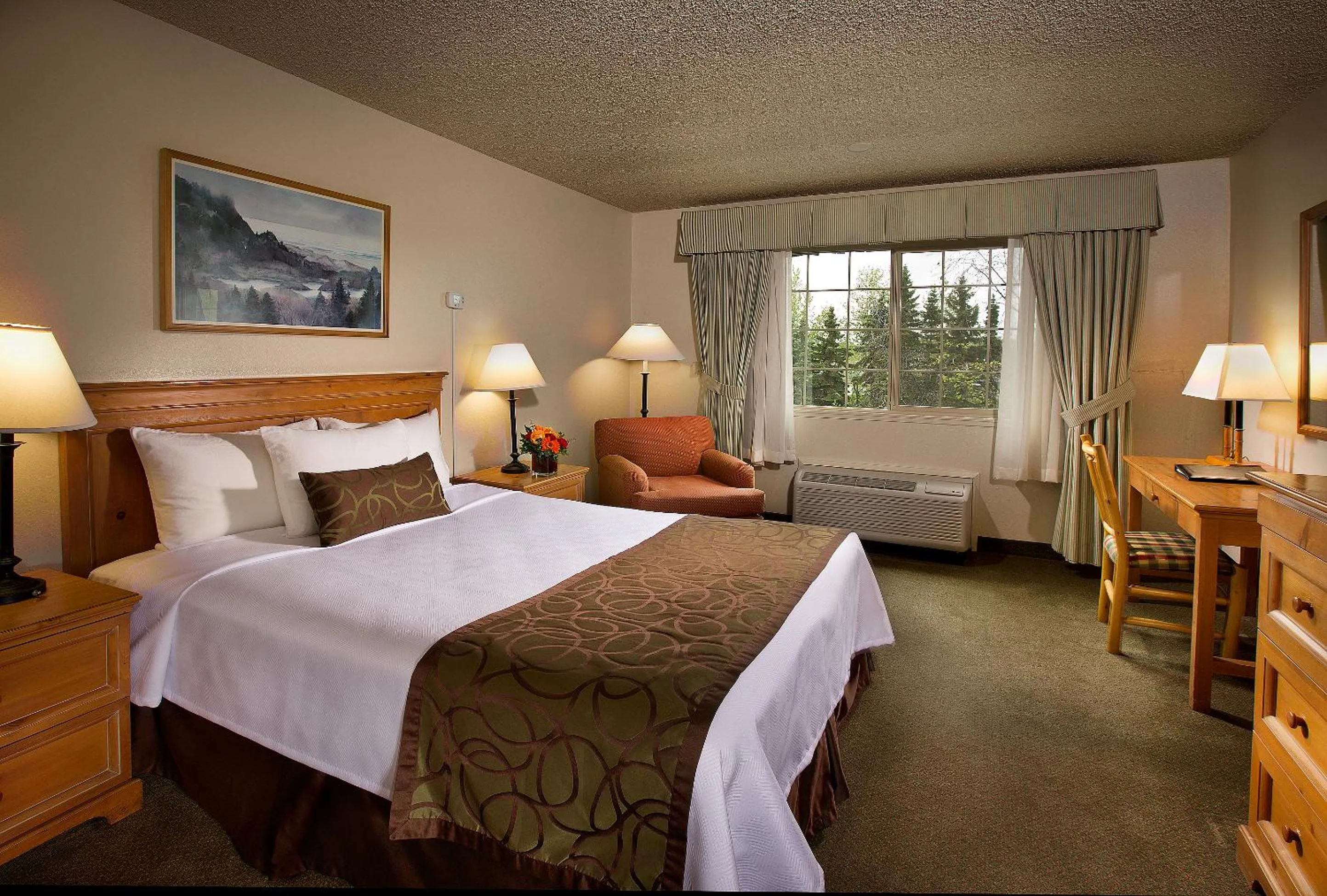 Photo of the whole room, Bed in Coast Inn at Lake Hood
