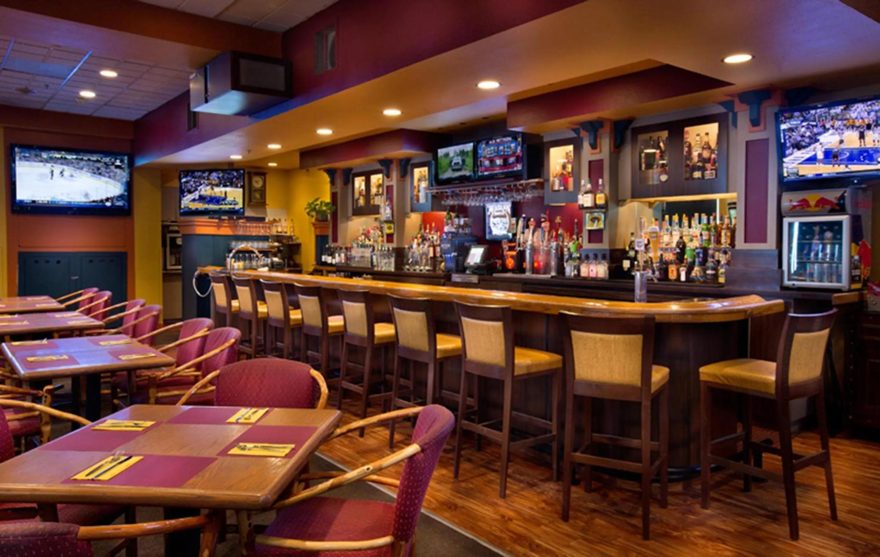 Restaurant/places to eat in Coast Inn at Lake Hood