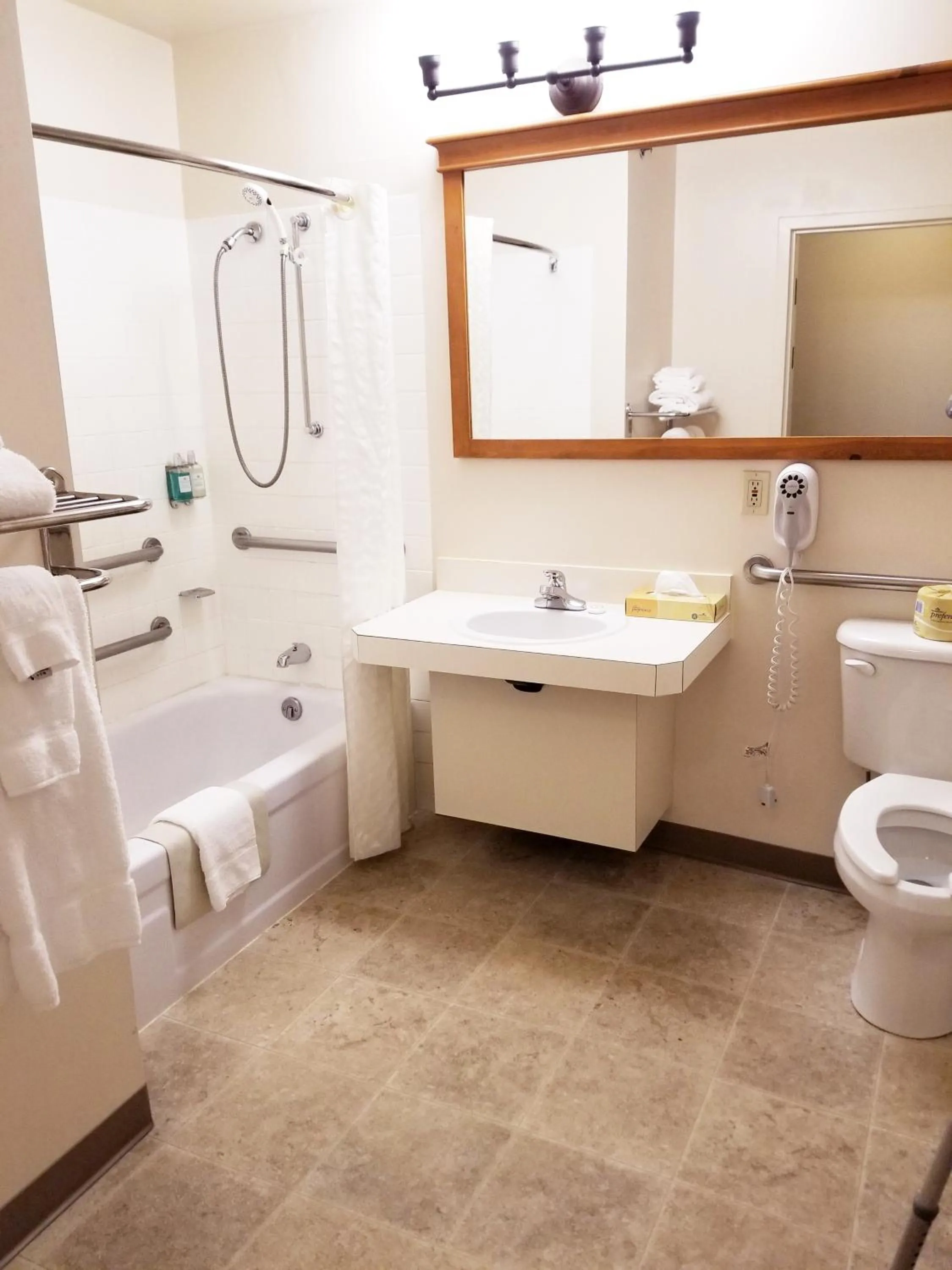 Bathroom in Coast Inn at Lake Hood