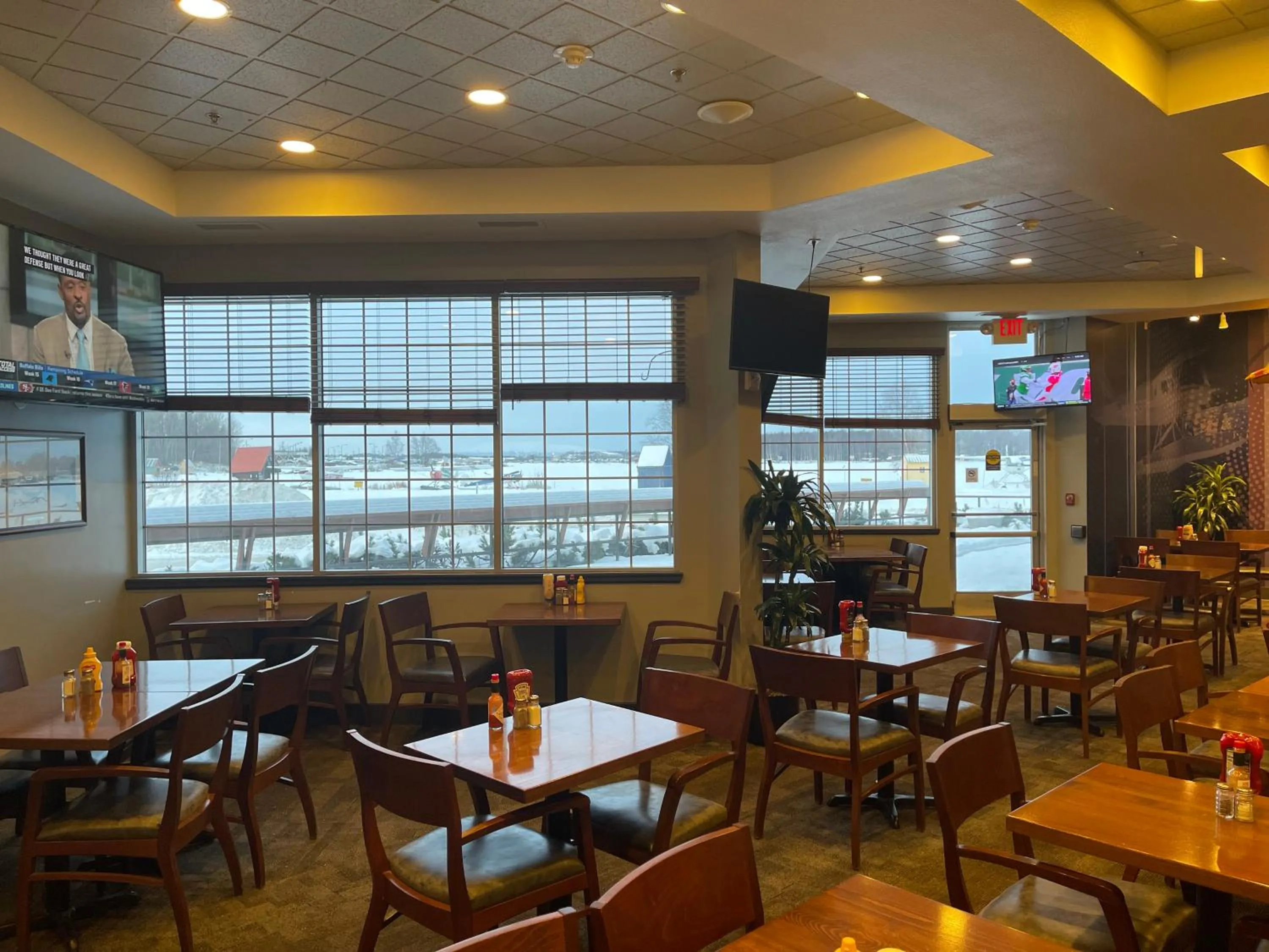 Restaurant/places to eat in Coast Inn at Lake Hood