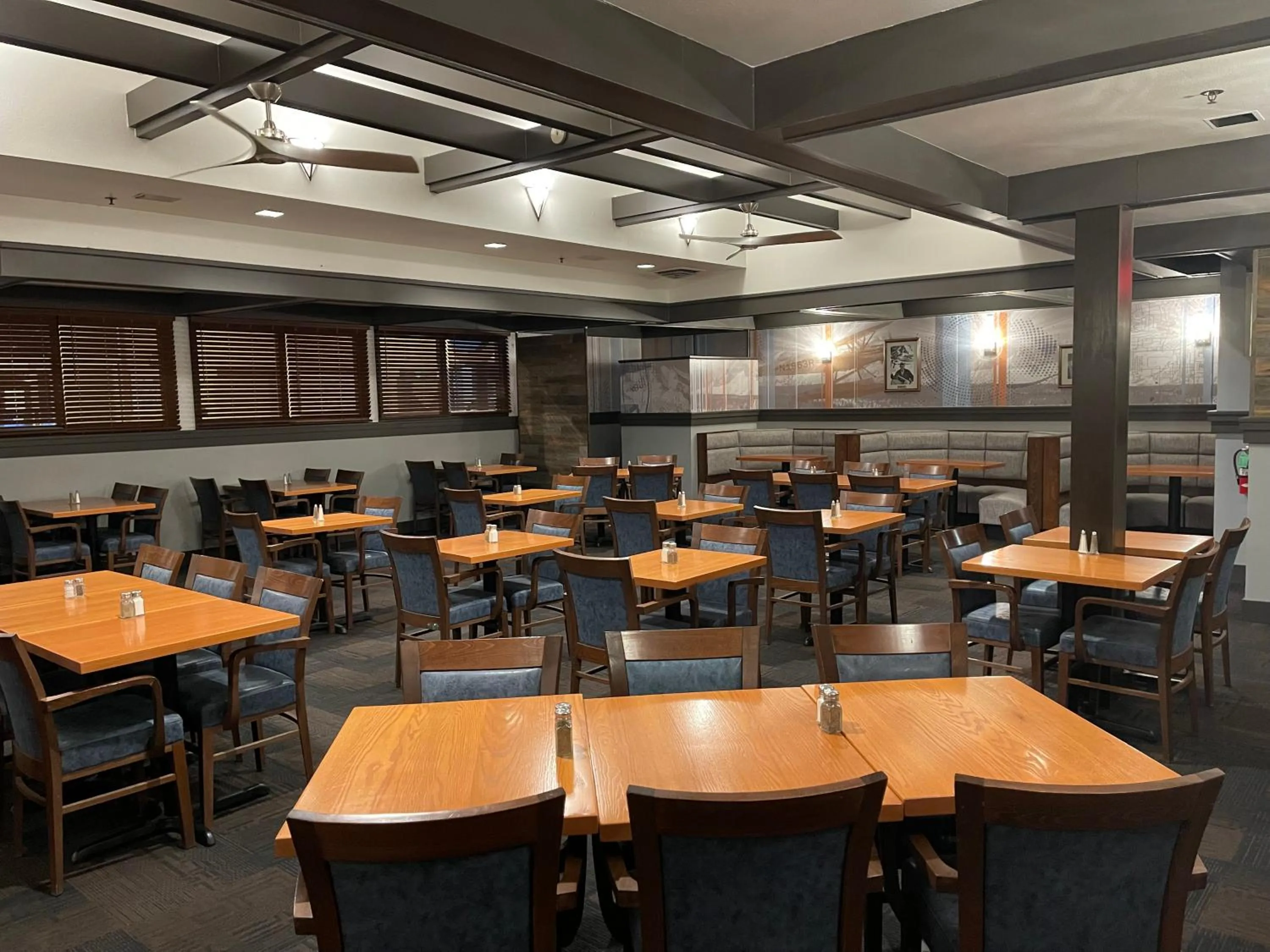 Restaurant/places to eat in Coast Inn at Lake Hood