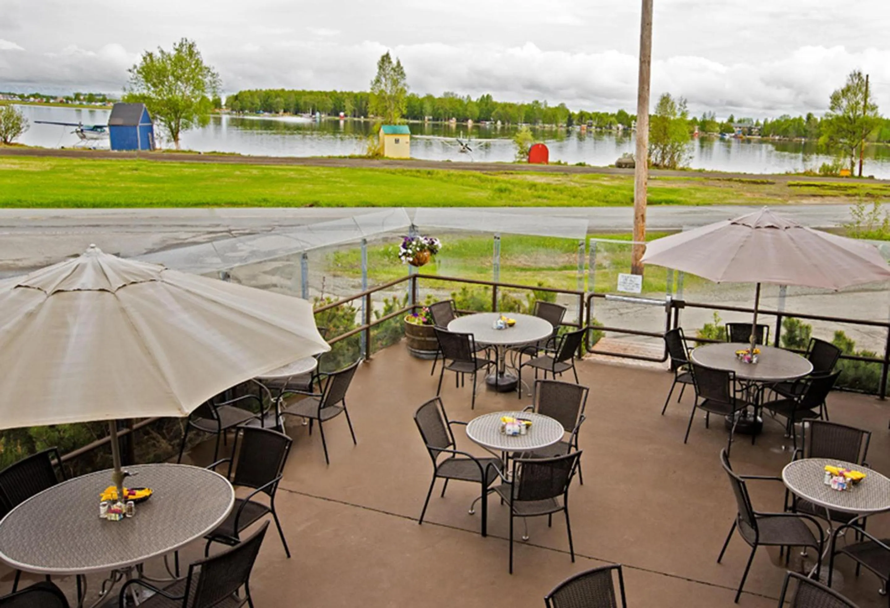 Restaurant/places to eat in Coast Inn at Lake Hood