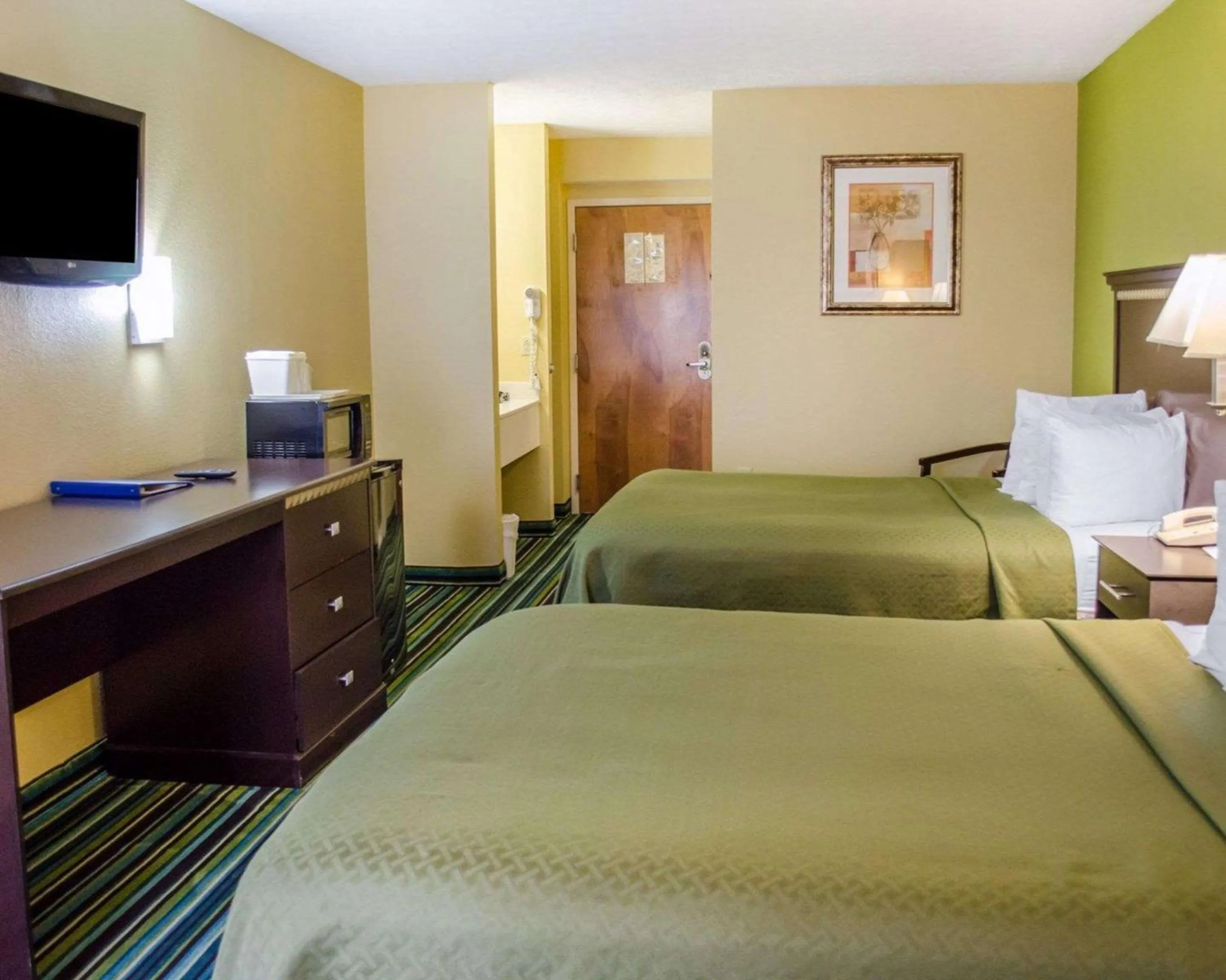 Bedroom, Bed in Quality Inn & Suites Medina - Akron West
