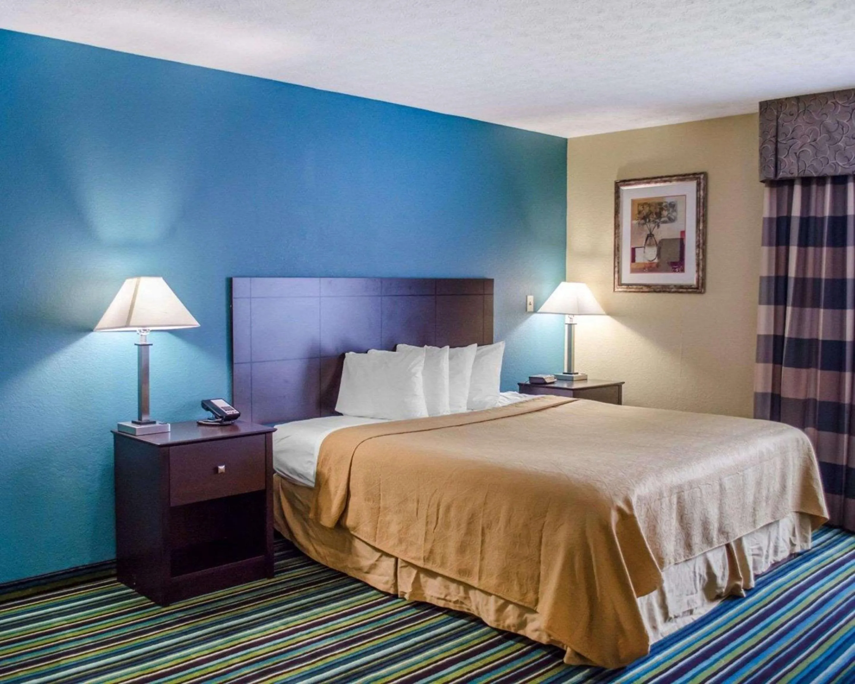 Bedroom, Bed in Quality Inn & Suites Medina - Akron West