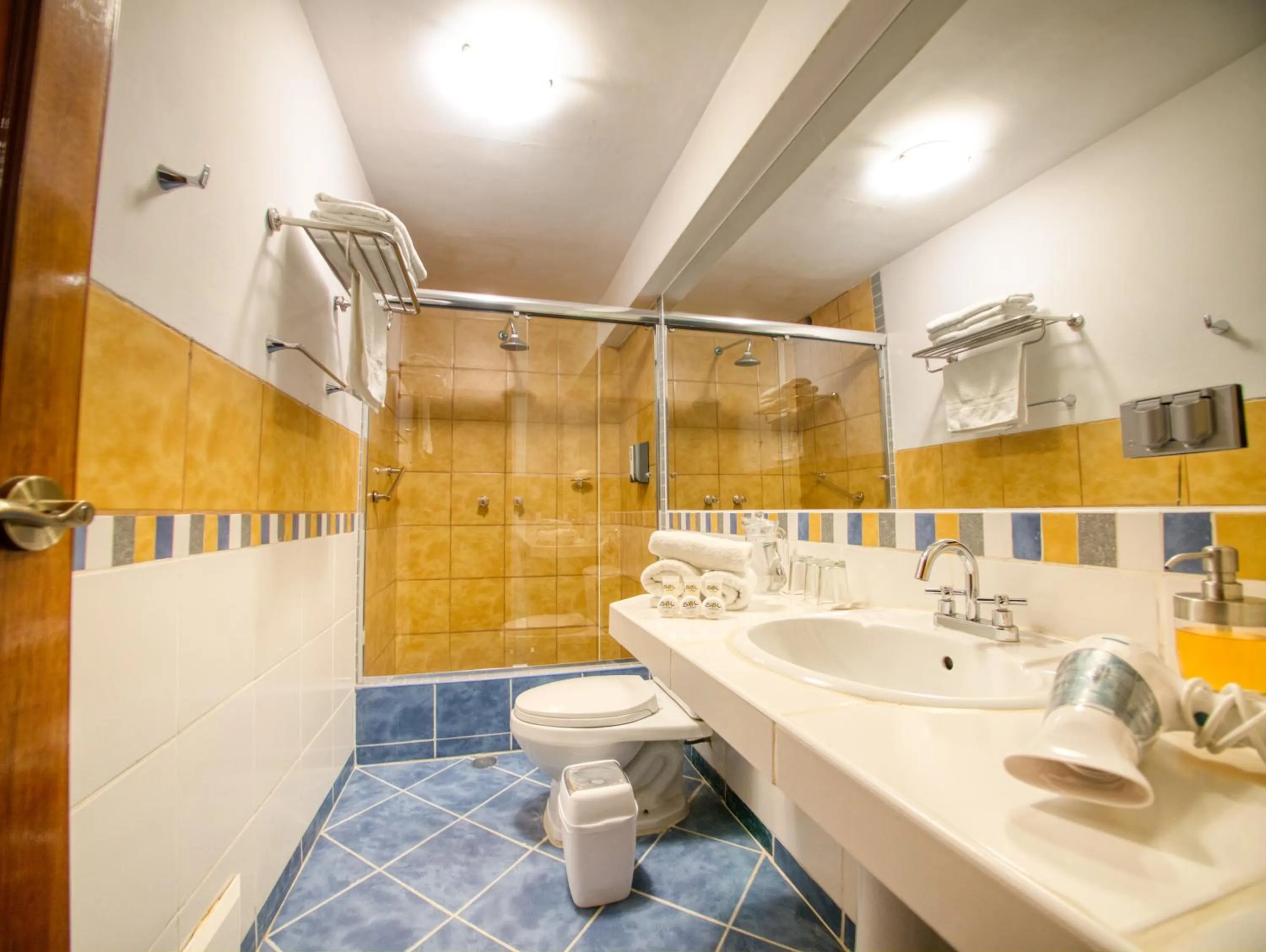 Shower in Sol Ollantay Boutique Hotel