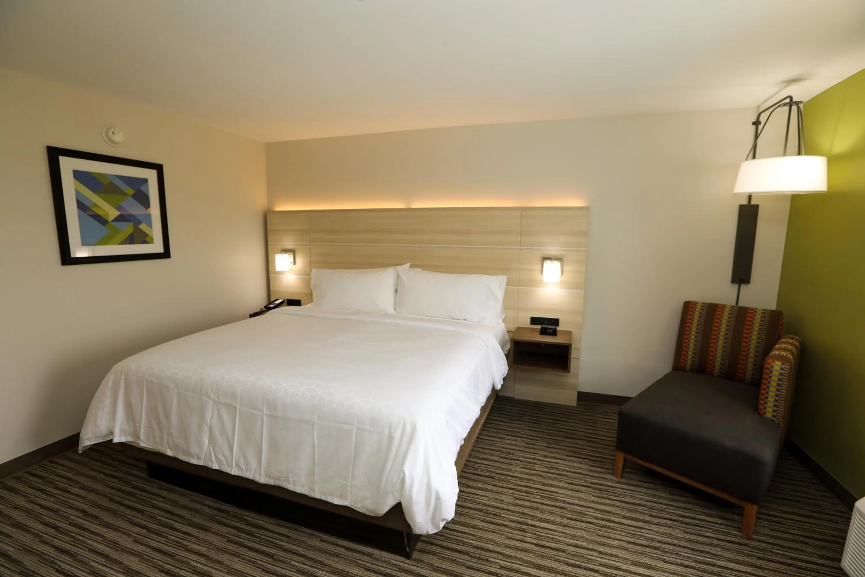 Photo of the whole room, Bed in Holiday Inn Express Hillsboro I-35 by IHG