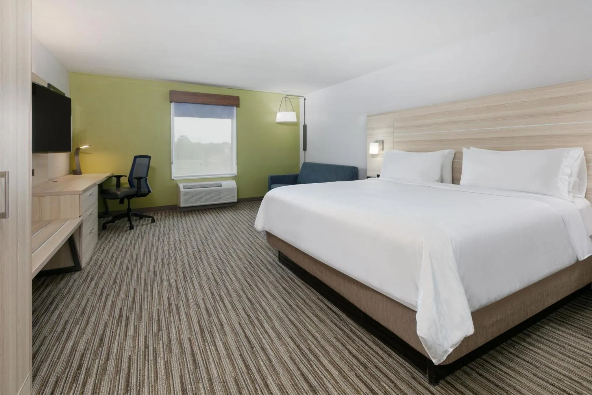 Photo of the whole room, Bed in Holiday Inn Express Hillsboro I-35 by IHG