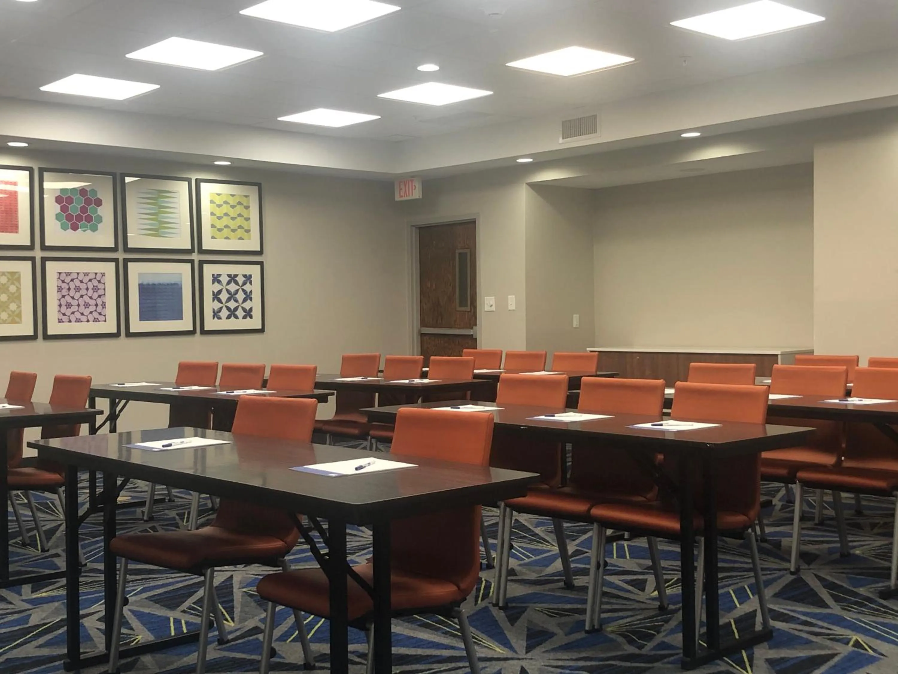 Meeting/conference room in Holiday Inn Express Hillsboro I-35 by IHG