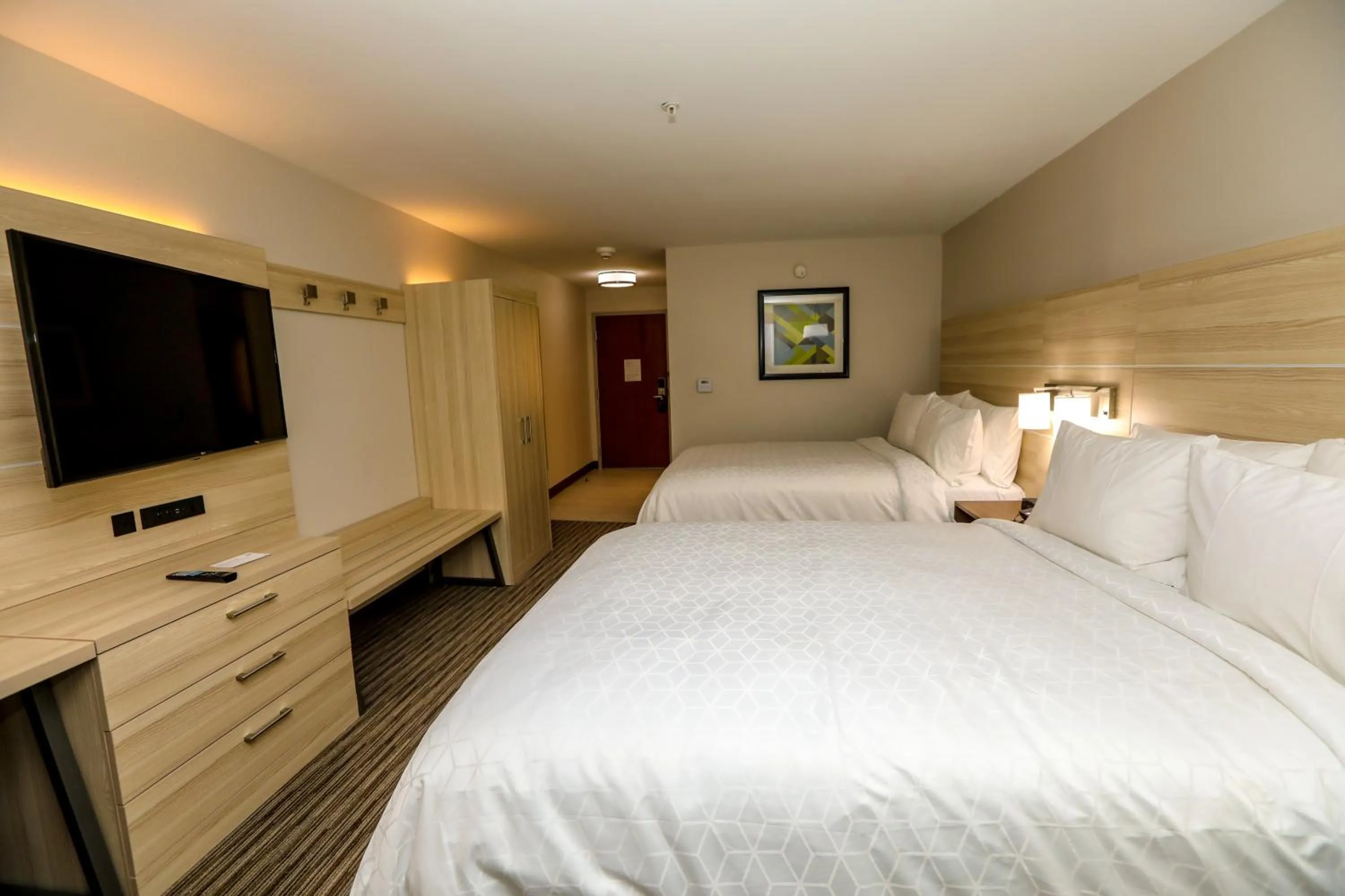 Bedroom, Bed in Holiday Inn Express Hillsboro I-35 by IHG