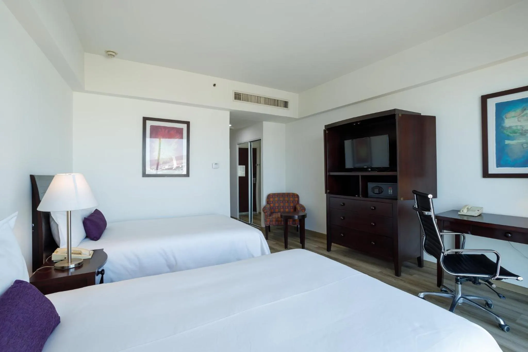 Photo of the whole room, Bed in Camino Real Pachuca