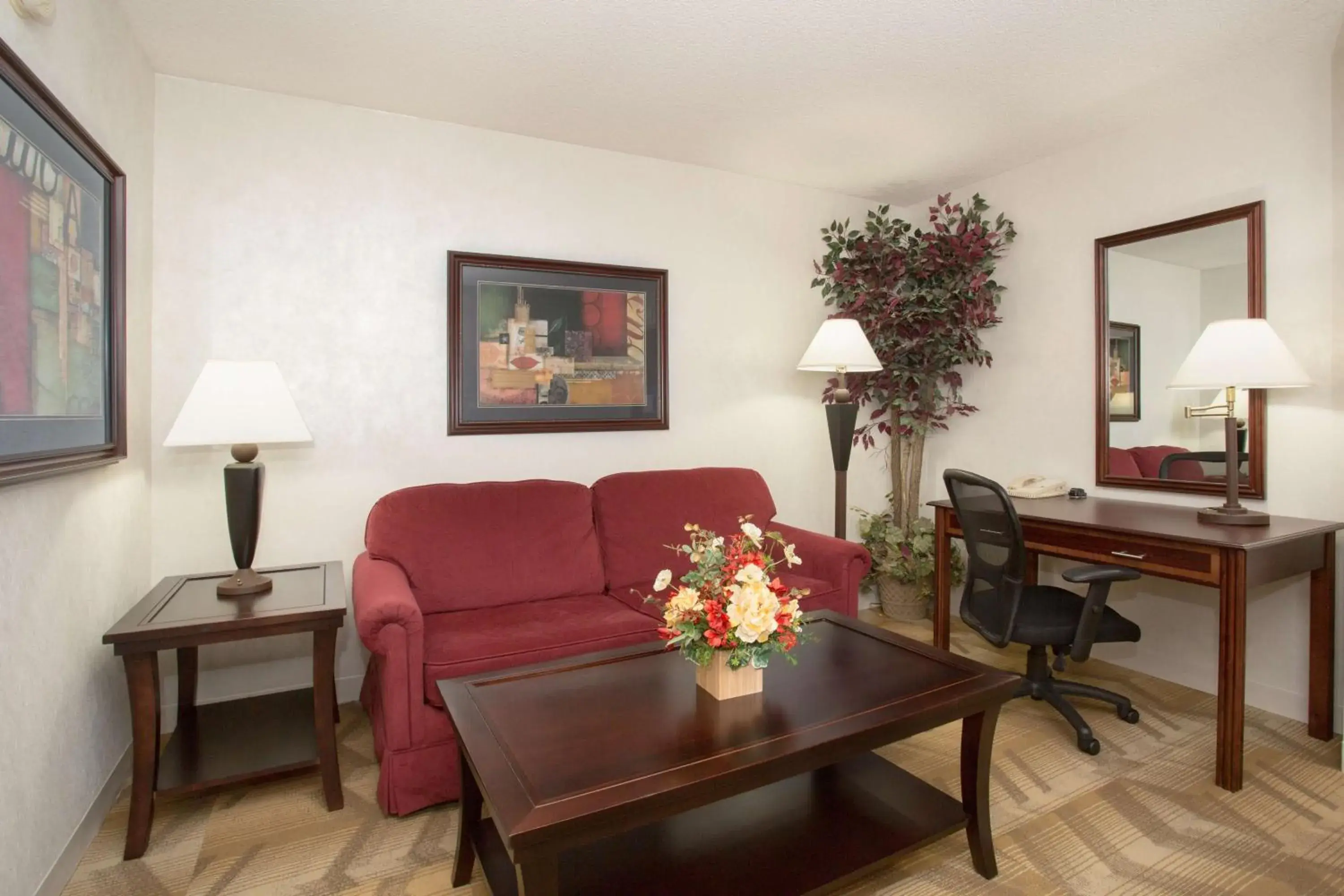 King Studio Suite with Whirlpool - Non-Smoking in Hampton Inn Siloam Springs King Studio Suite with Whirlpool - Non-Smoking in Hampton Inn Siloam Springs