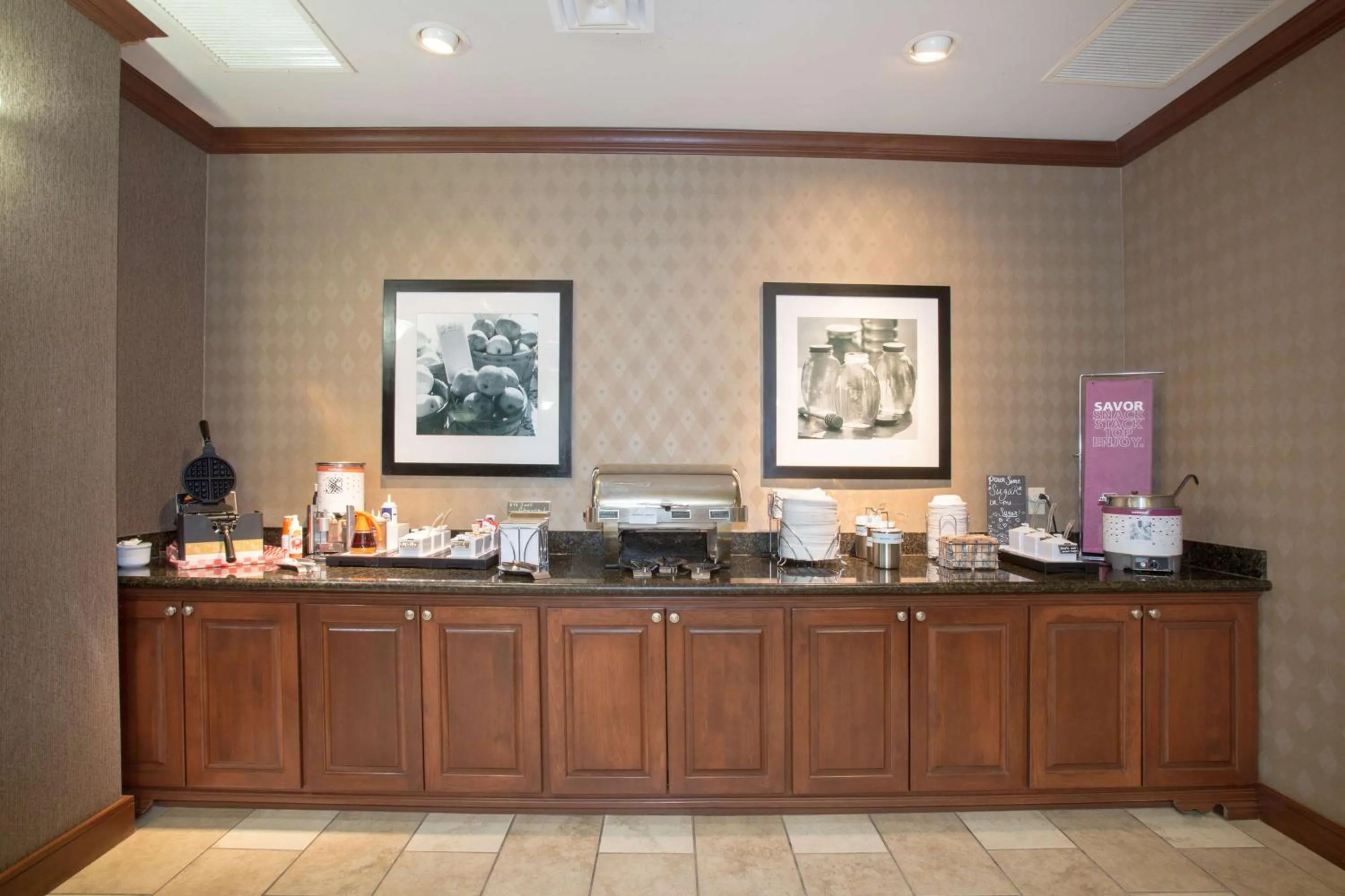 Buffet breakfast in Hampton Inn Siloam Springs