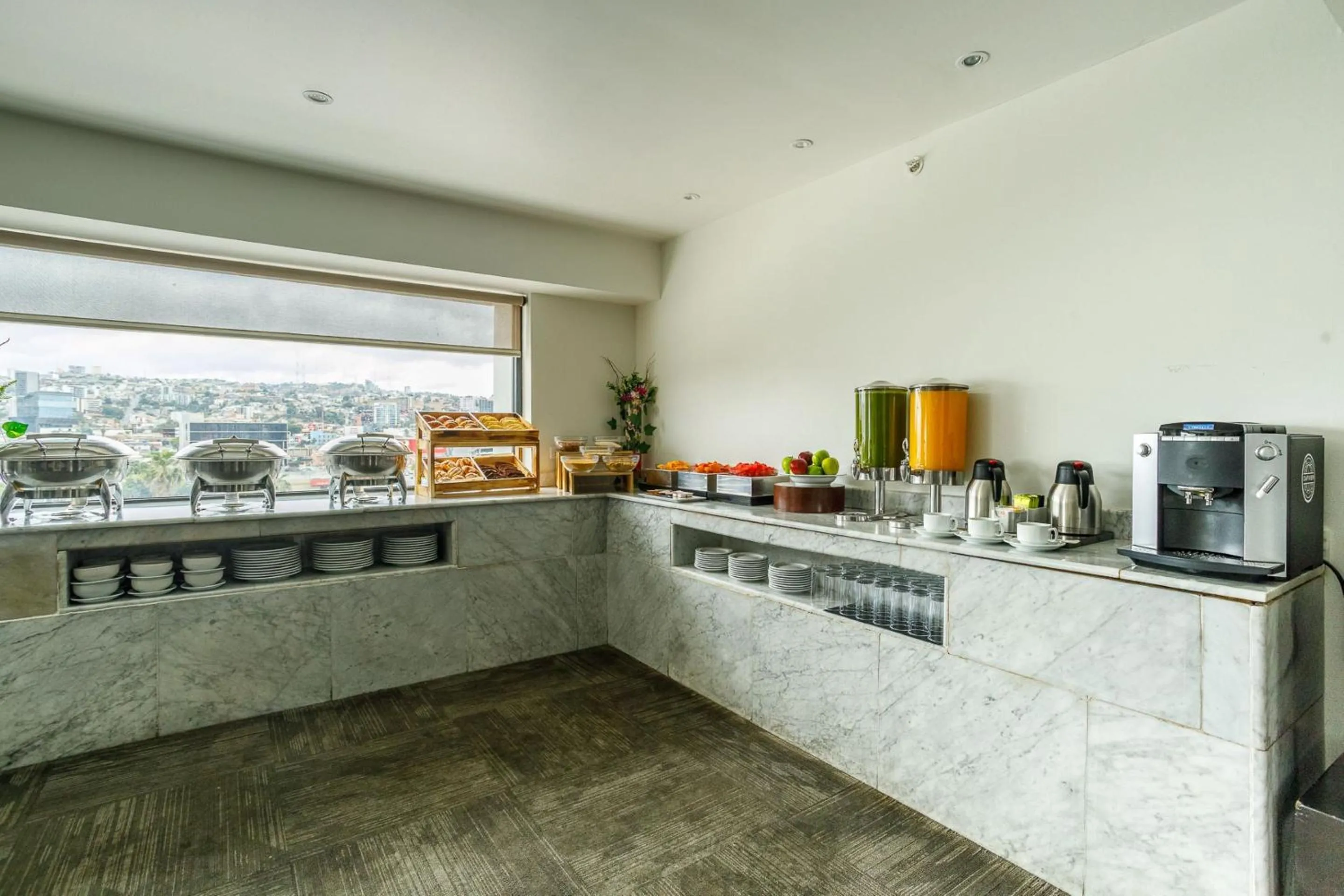 Lounge or bar in Real Inn Tijuana by Camino Real Hoteles