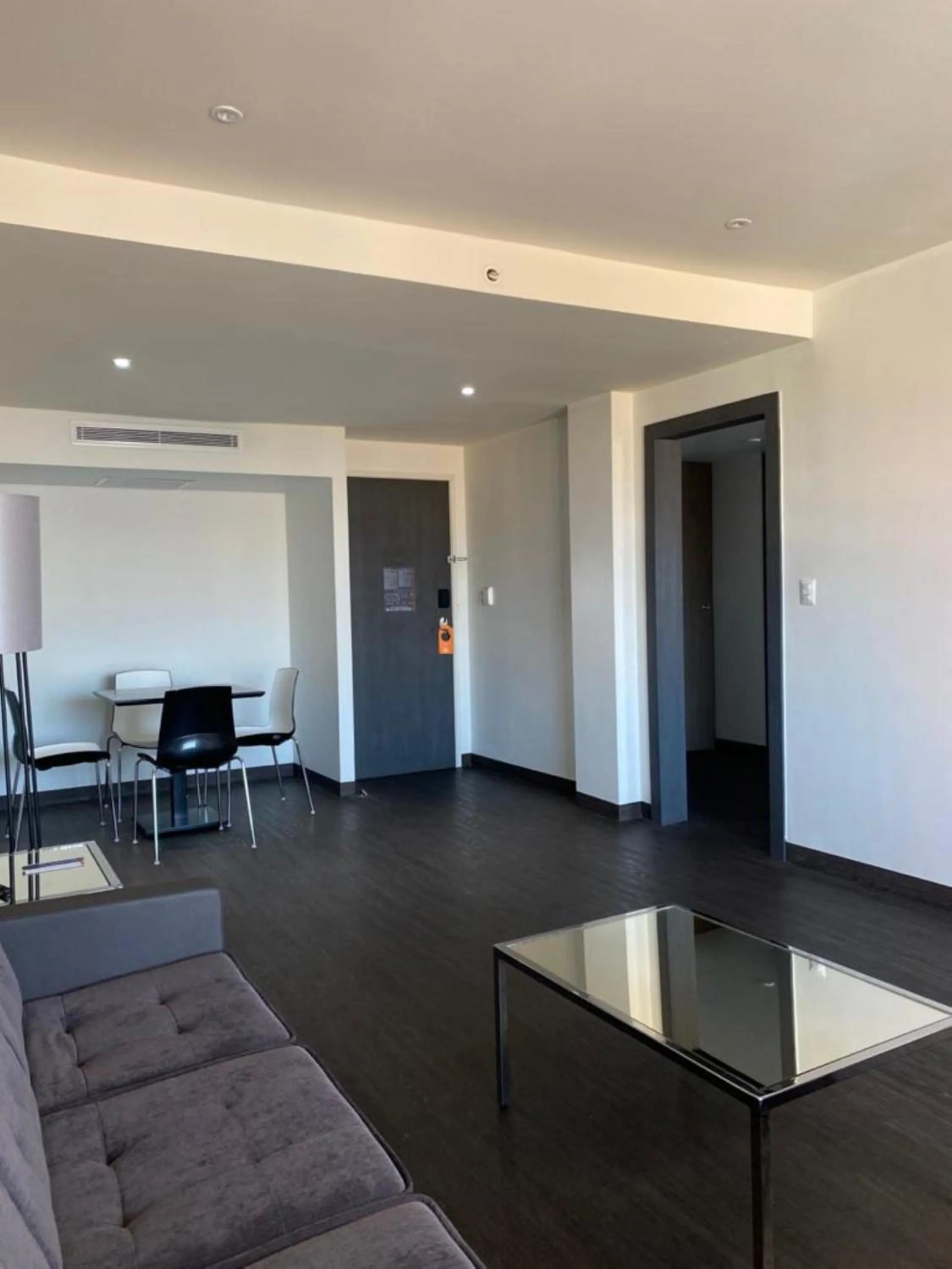 Photo of the whole room in Real Inn Tijuana by Camino Real Hoteles