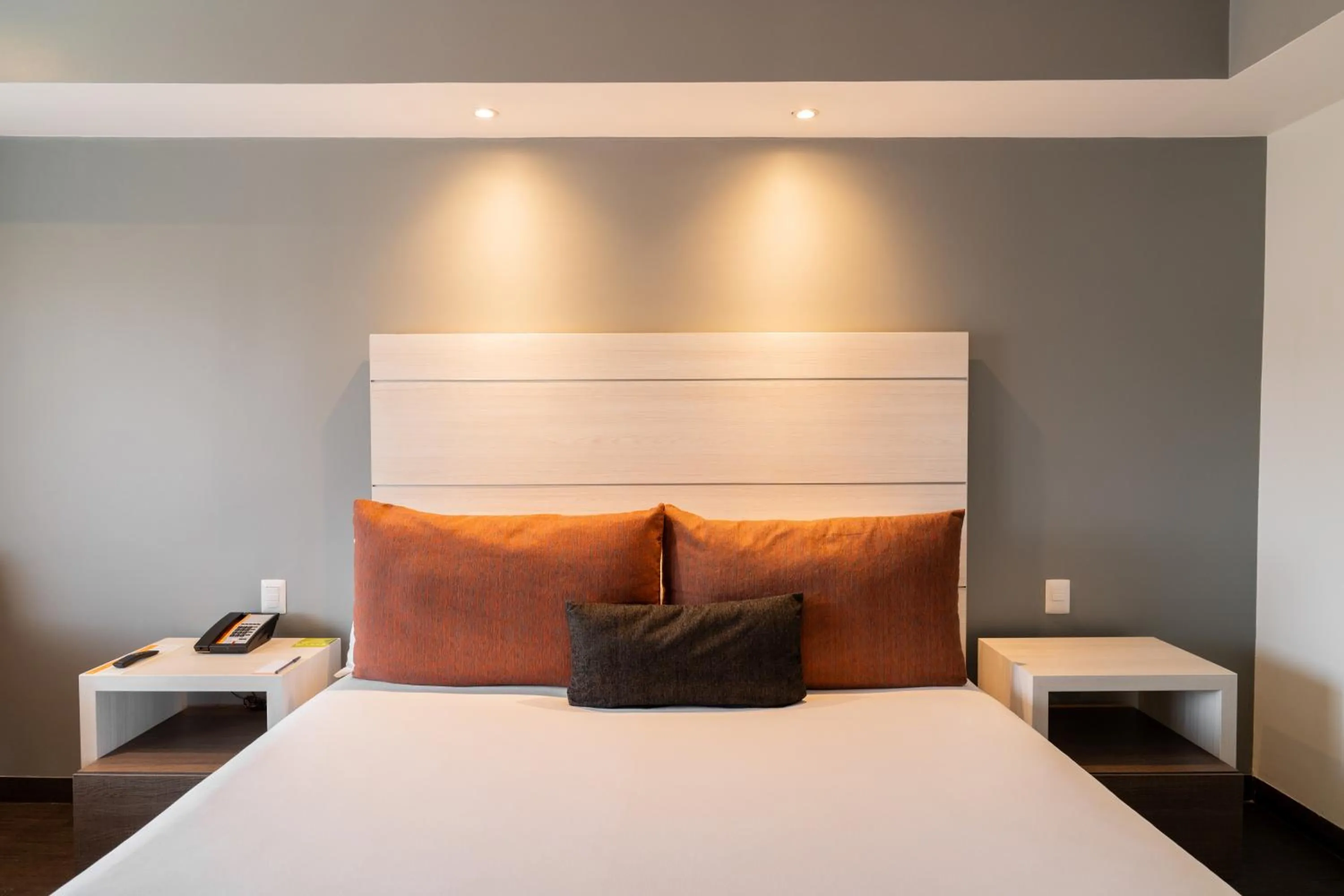Bed in Real Inn Tijuana by Camino Real Hoteles