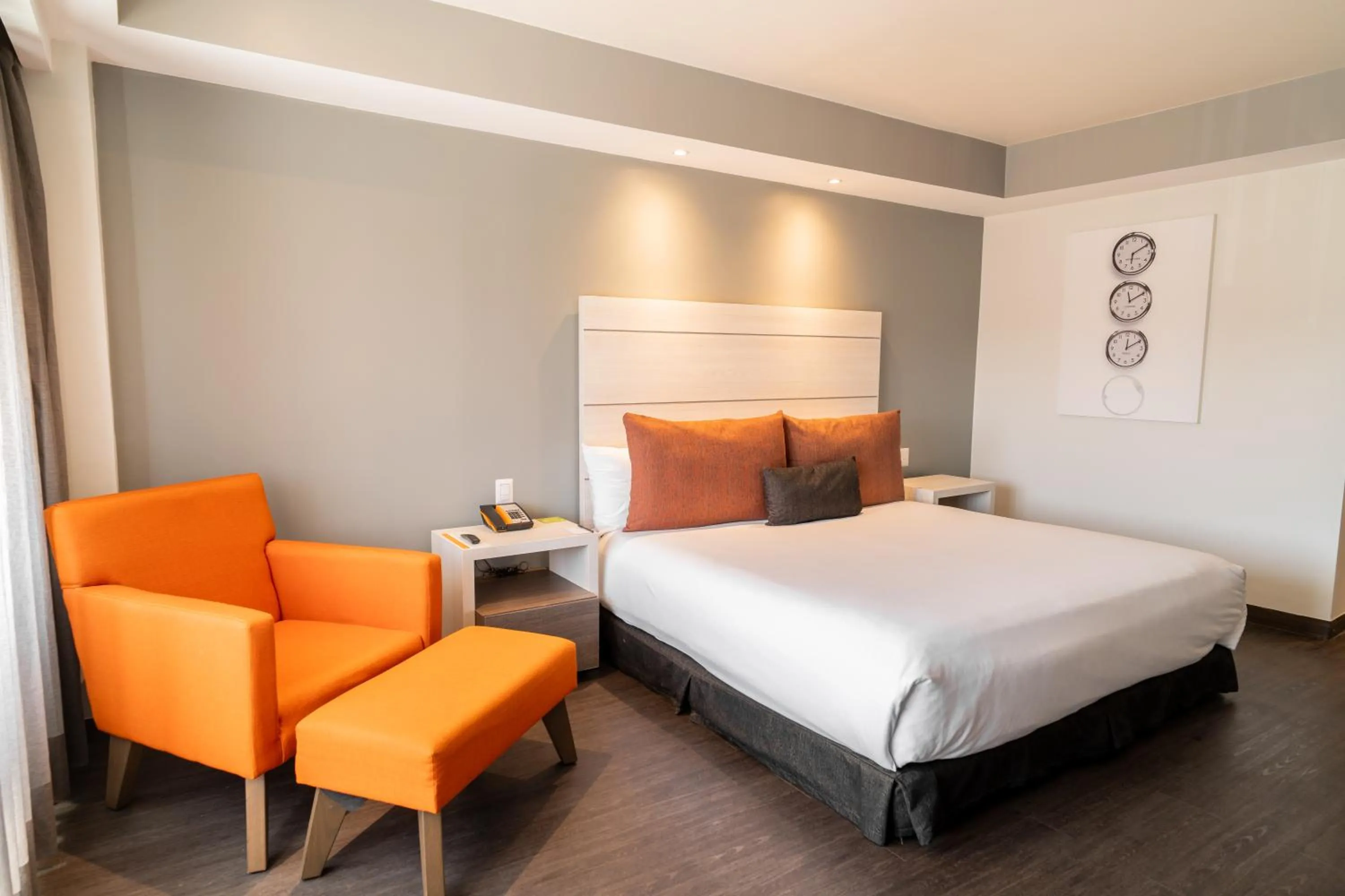Bed in Real Inn Tijuana by Camino Real Hoteles