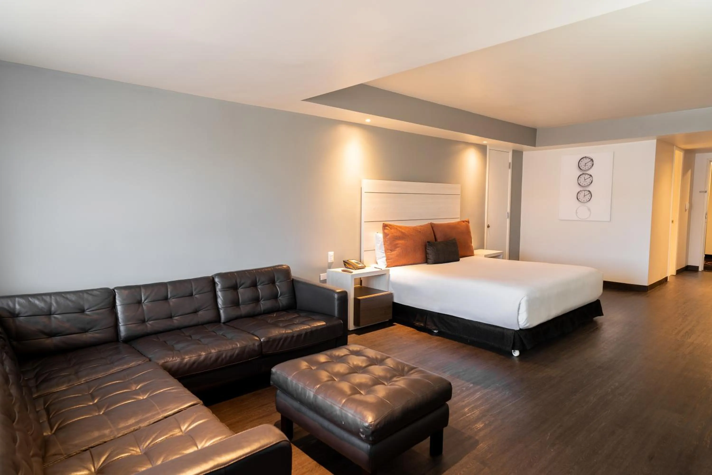 Bed in Real Inn Tijuana by Camino Real Hoteles