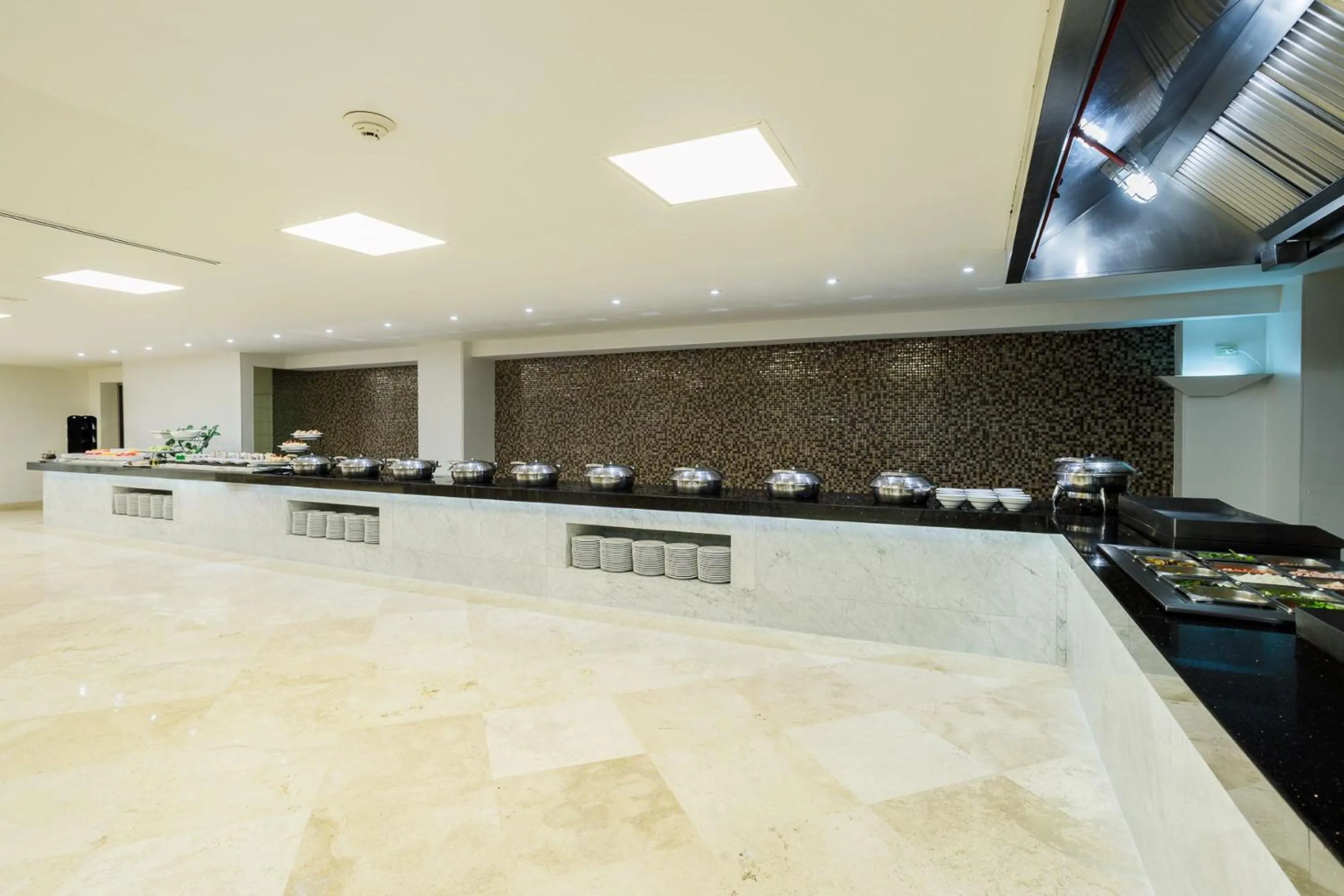 Buffet breakfast in Real Inn Tijuana by Camino Real Hoteles