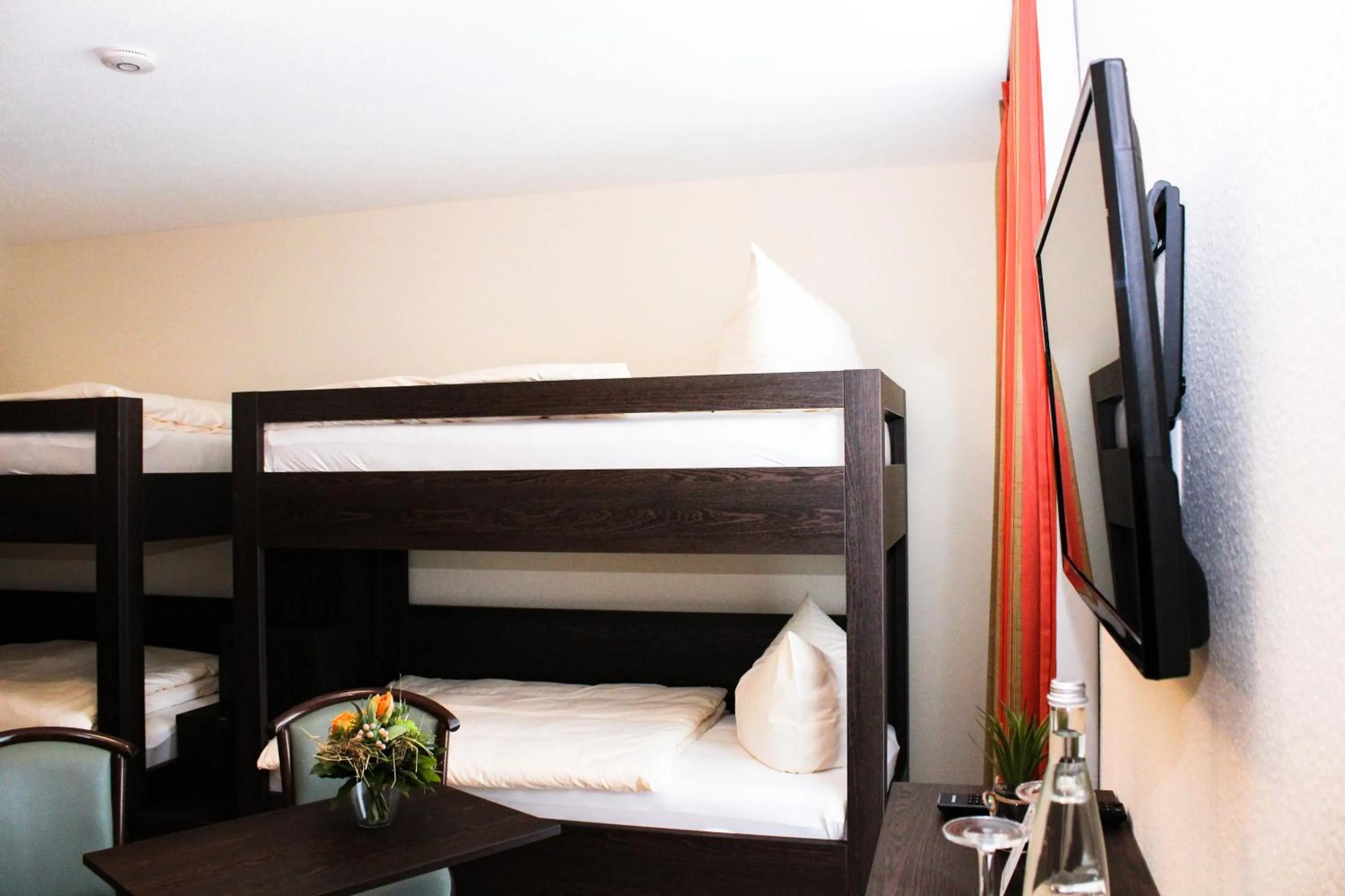 Photo of the whole room, Bed in Hotel La Toscana Nähe Europapark und Rulantica