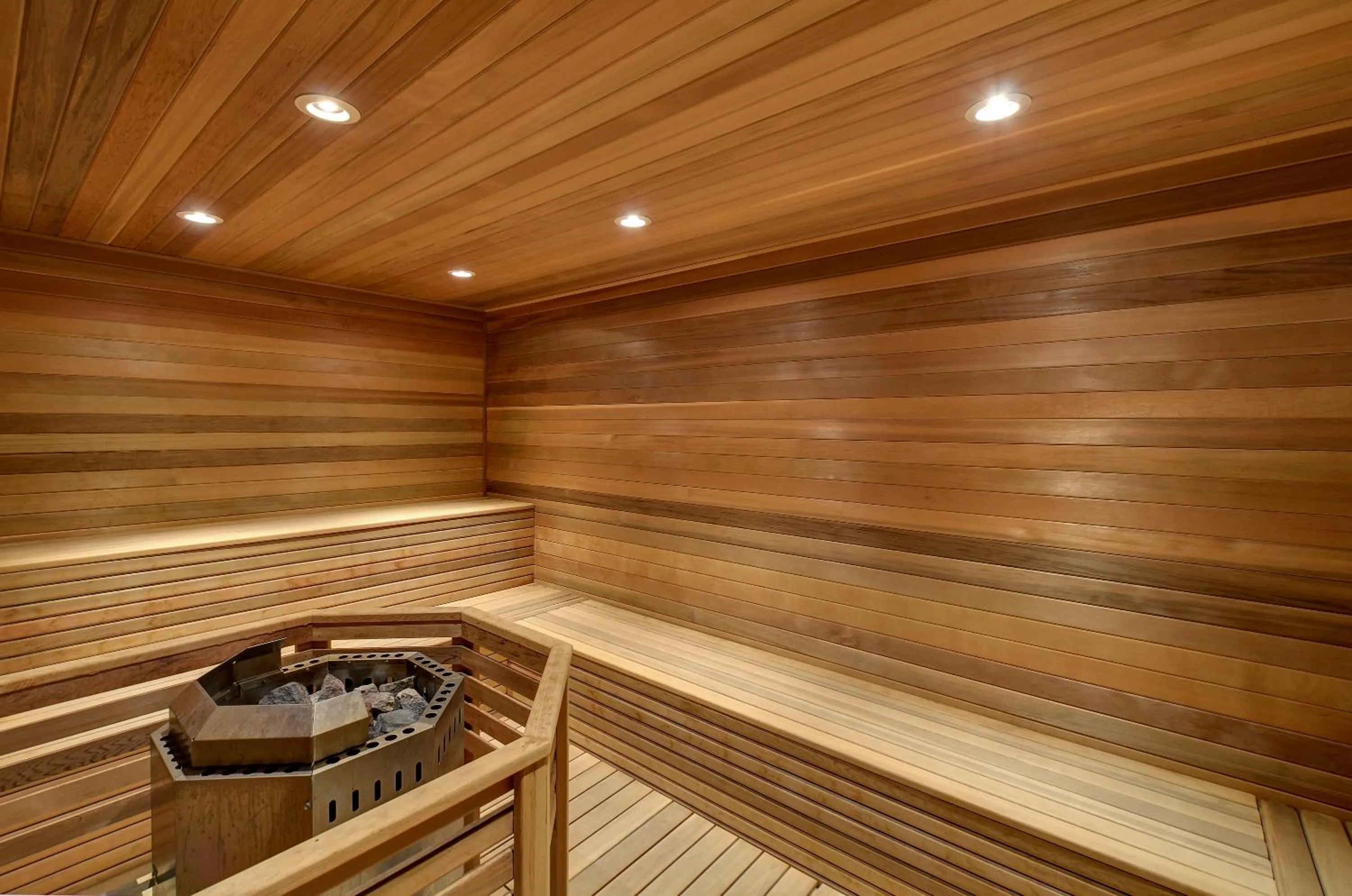 Swimming pool in Queens Landing