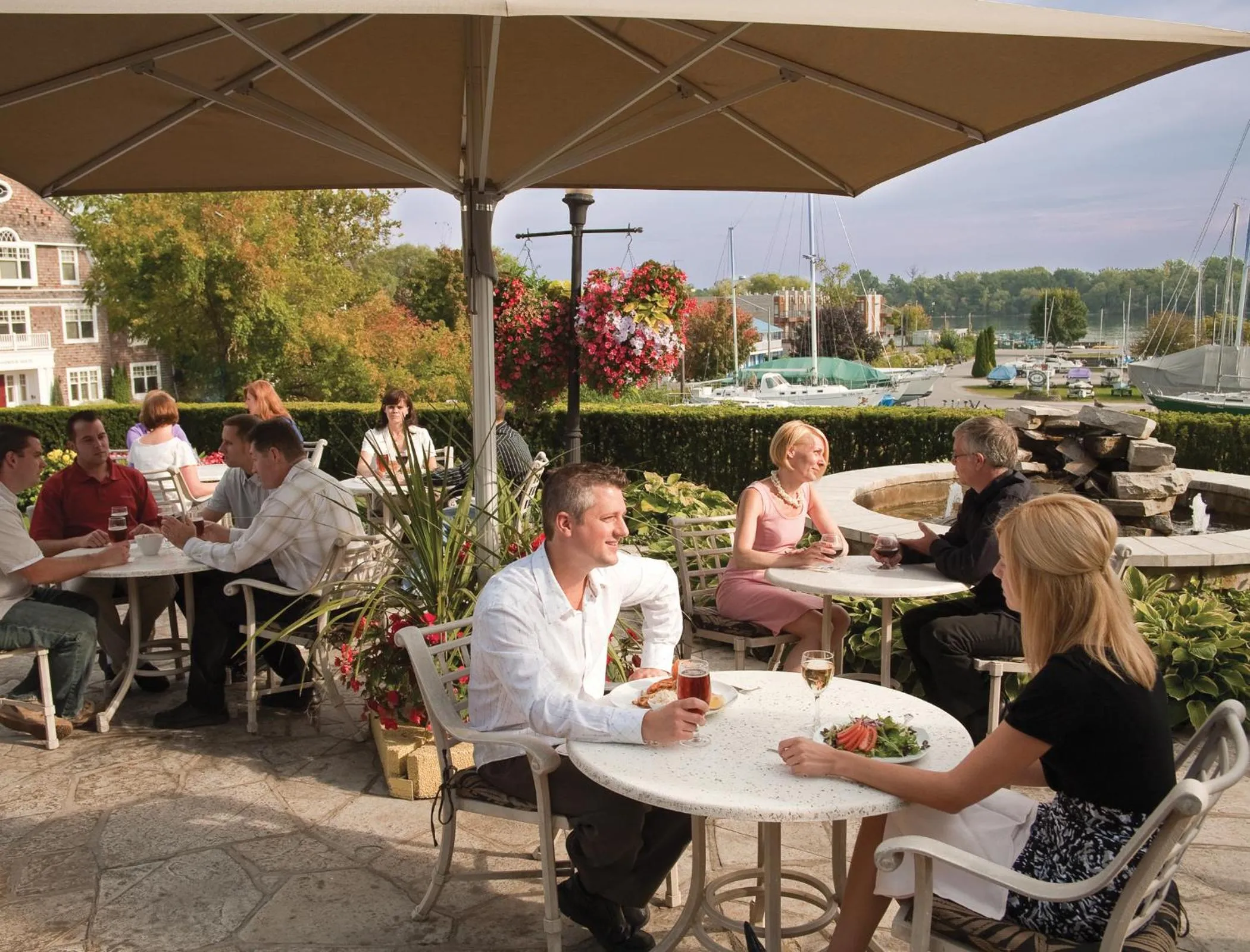 Restaurant/places to eat in Queens Landing