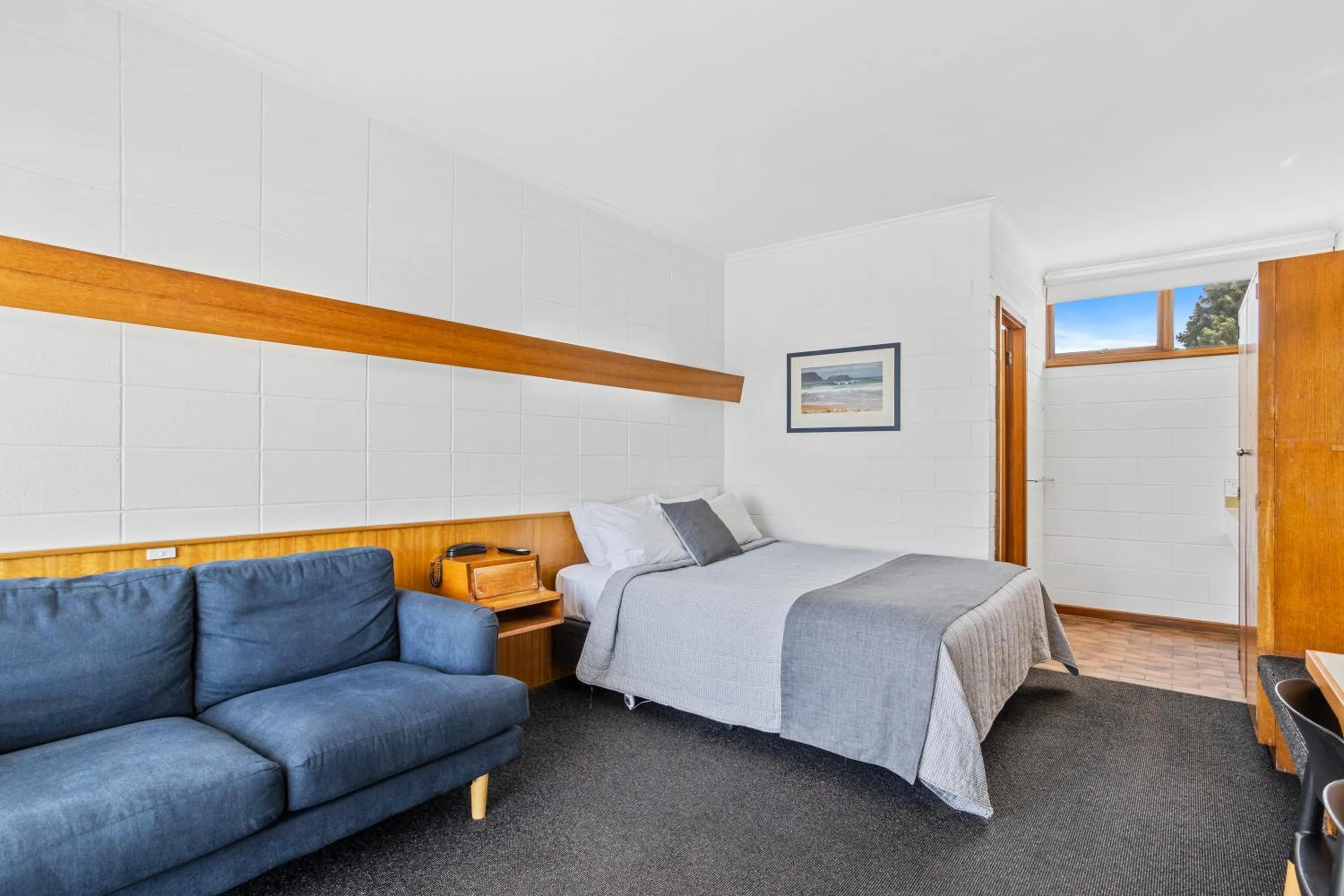 Bed in Riverfront Motel & Restaurant