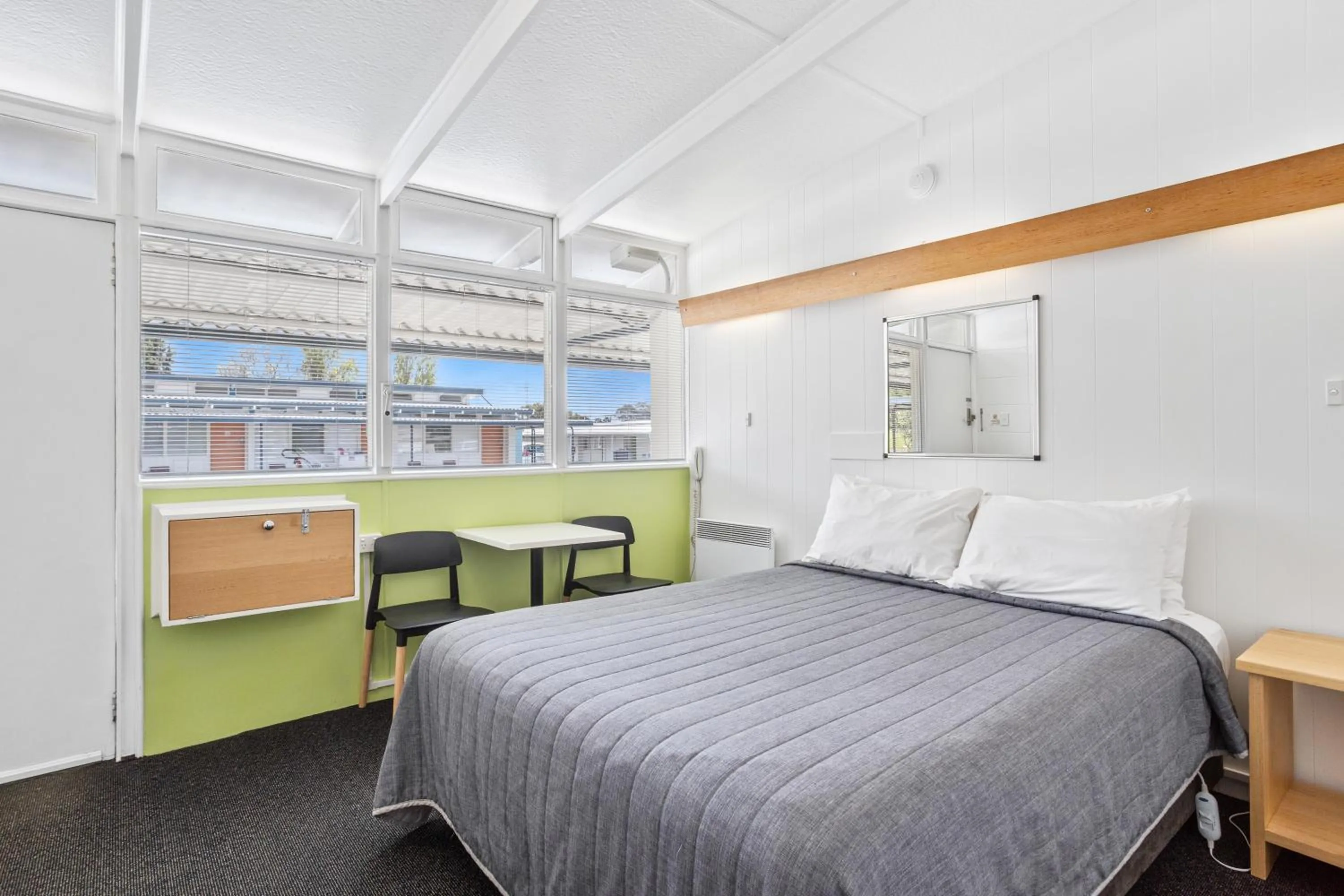 Bedroom, Bed in Riverfront Motel & Restaurant