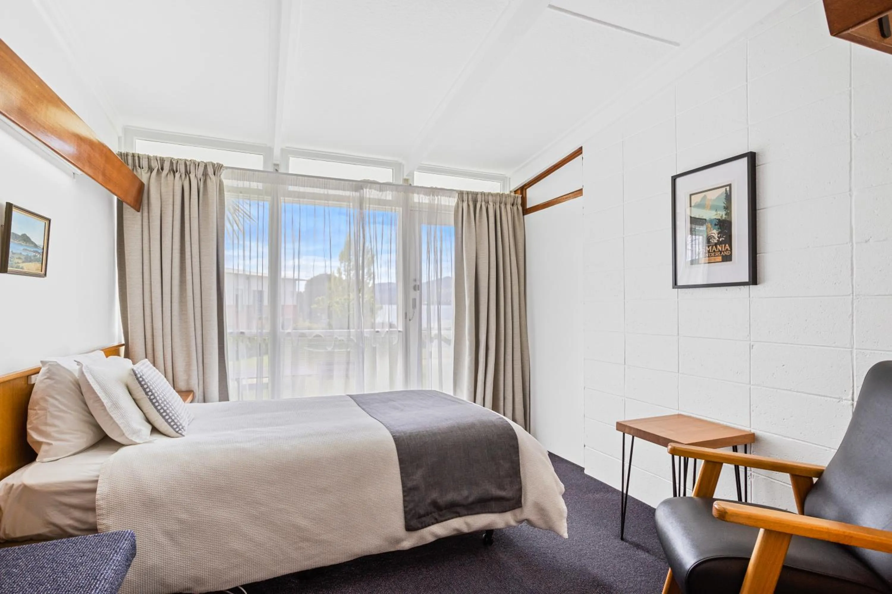 Bedroom, Bed in Riverfront Motel & Restaurant