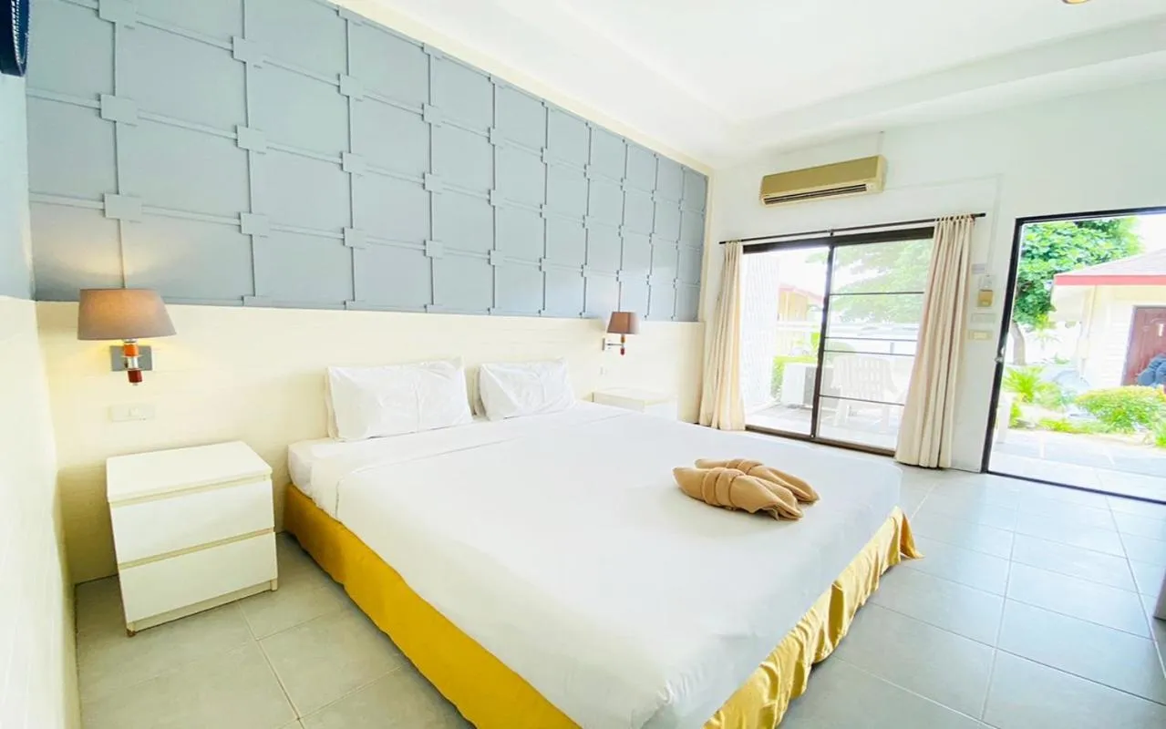 Bed in Koh Hai Fantasy Resort & Spa