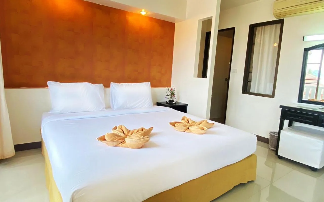 Bed in Koh Hai Fantasy Resort & Spa