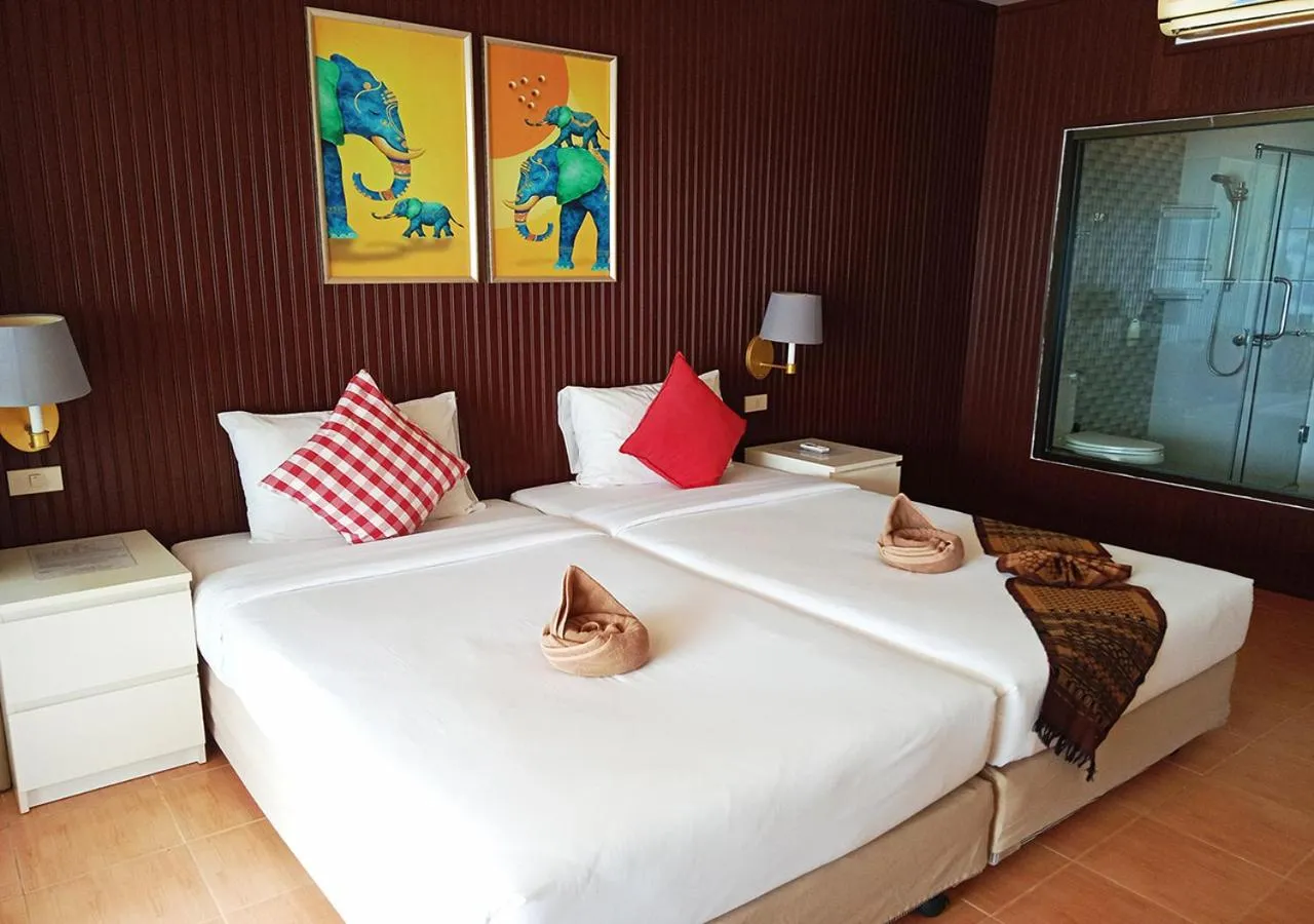 Bed in Koh Hai Fantasy Resort & Spa