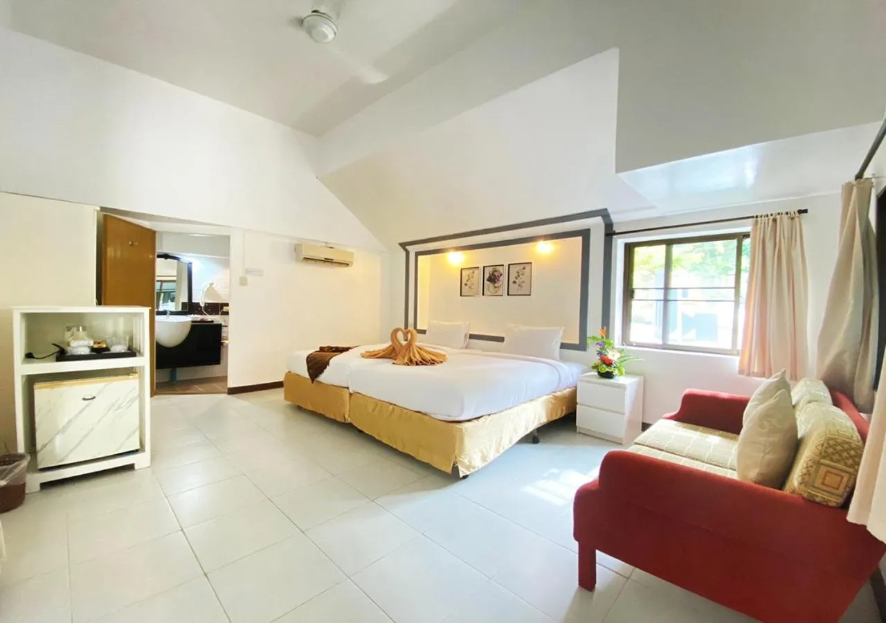 Bed in Koh Hai Fantasy Resort & Spa