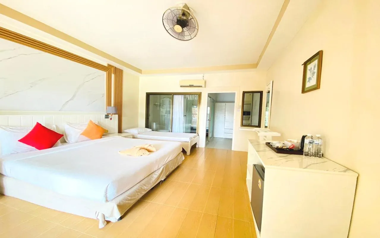 Bed in Koh Hai Fantasy Resort & Spa