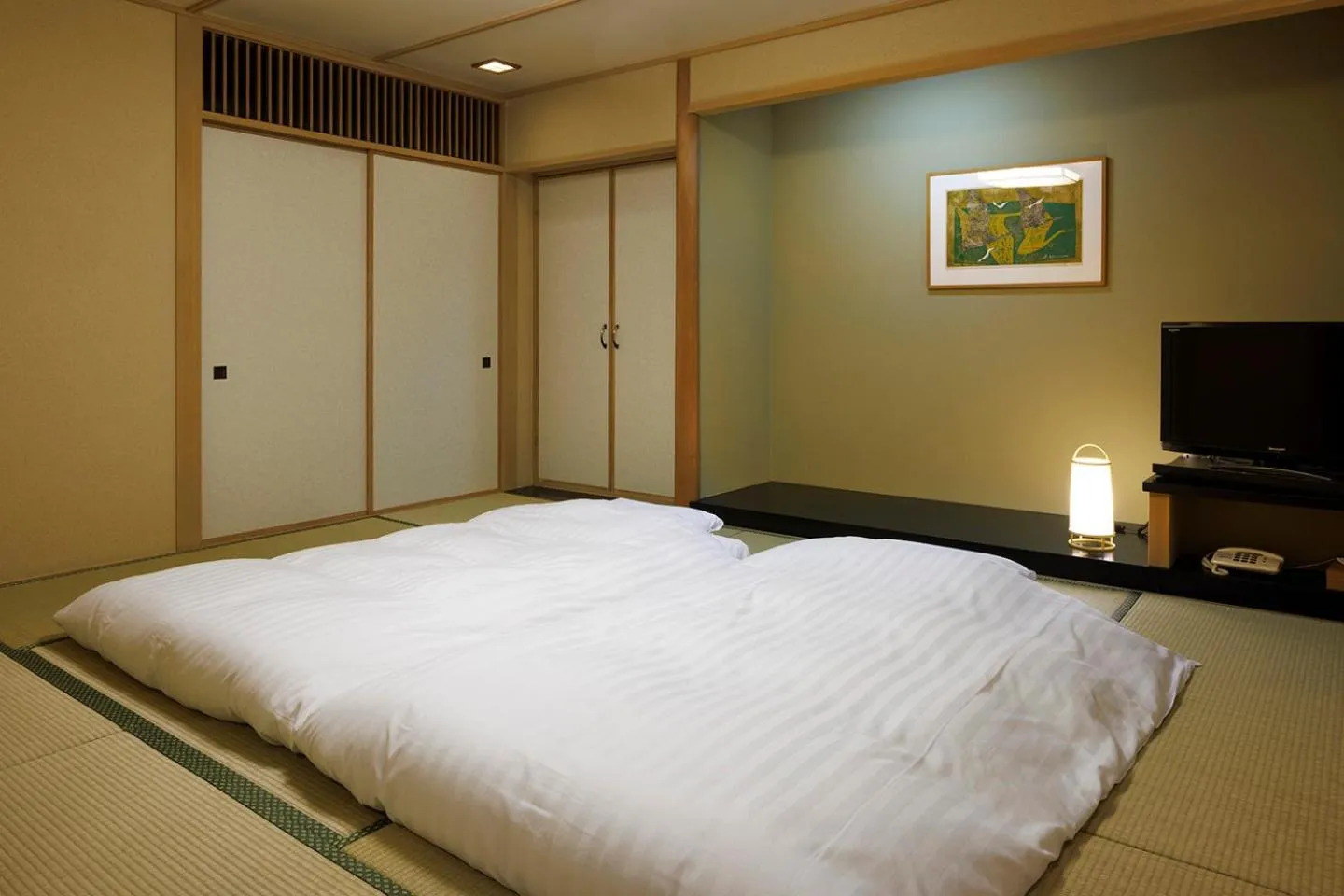 Photo of the whole room, Bed in Yumoto Fujiya Hotel