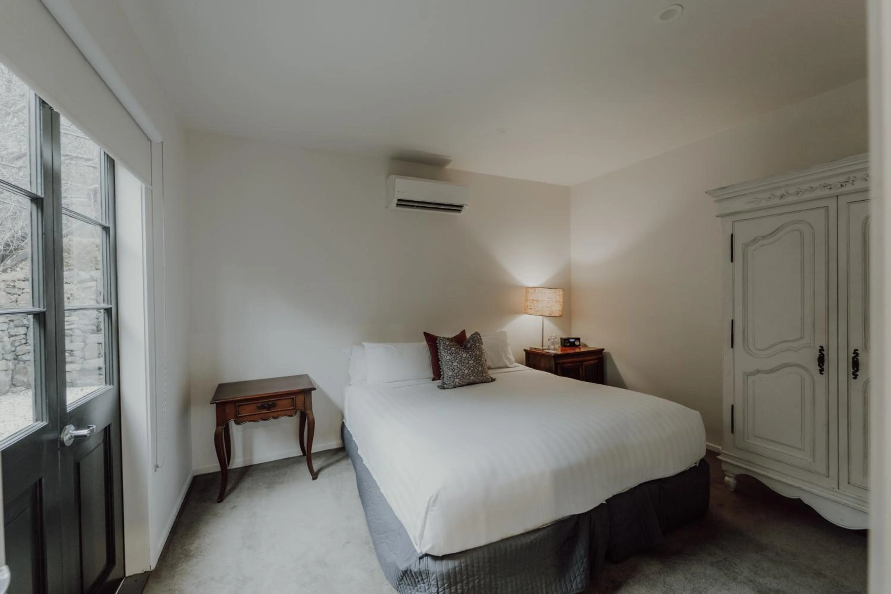 Bed in Mineral Springs Hotel Hepburn