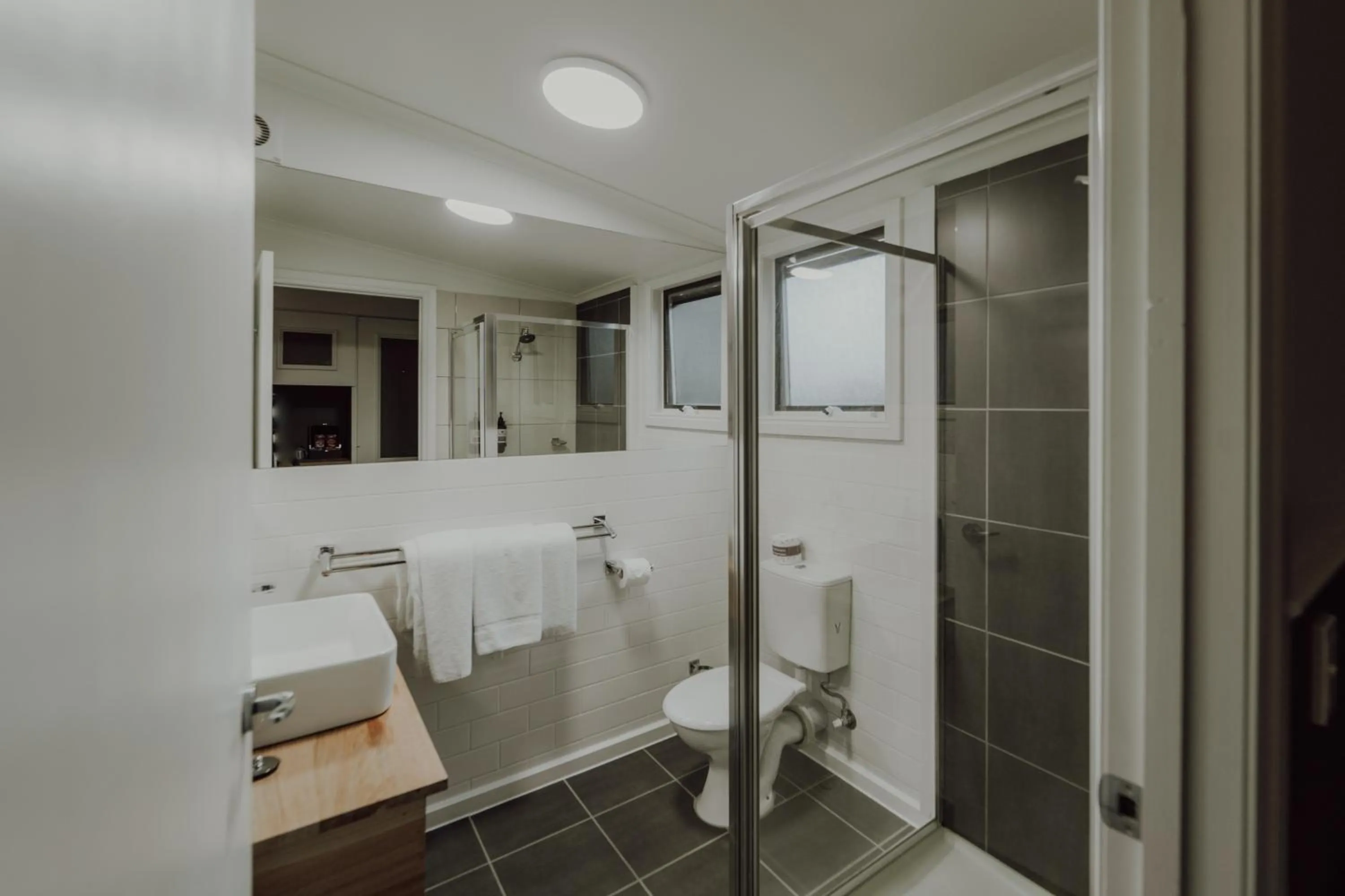 Shower in Mineral Springs Hotel Hepburn