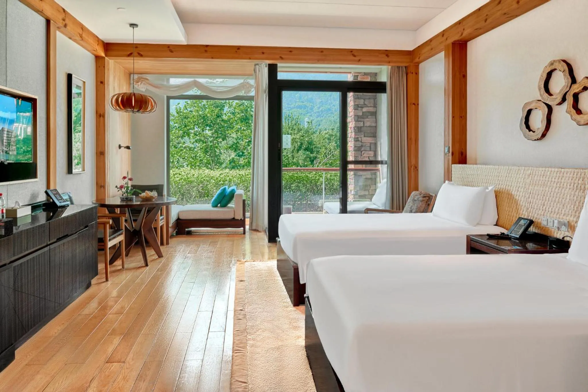 Photo of the whole room, Bed in InterContinental One Thousand Island Lake Resort, an IHG Hotel