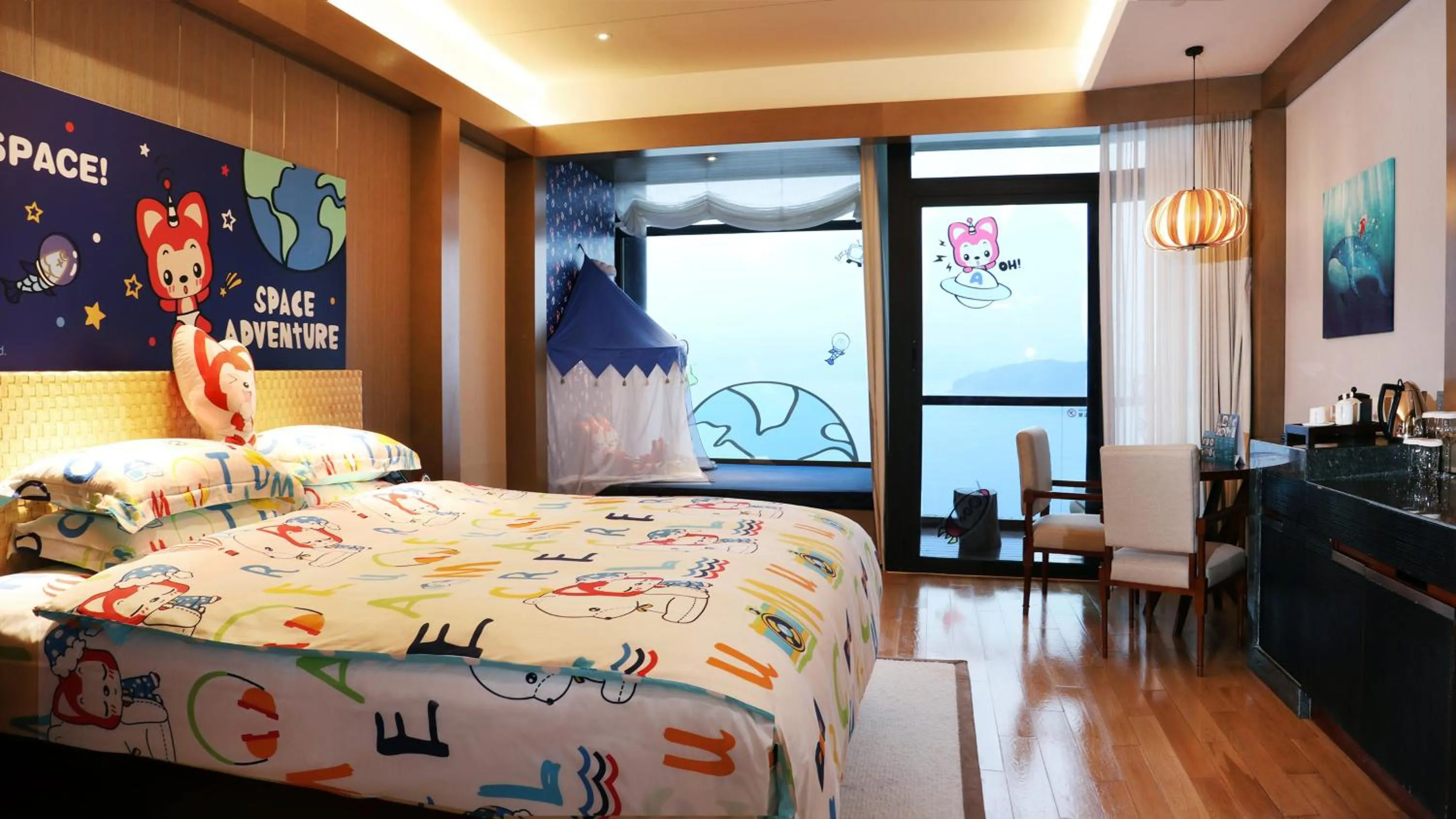 Photo of the whole room, Bed in InterContinental One Thousand Island Lake Resort, an IHG Hotel