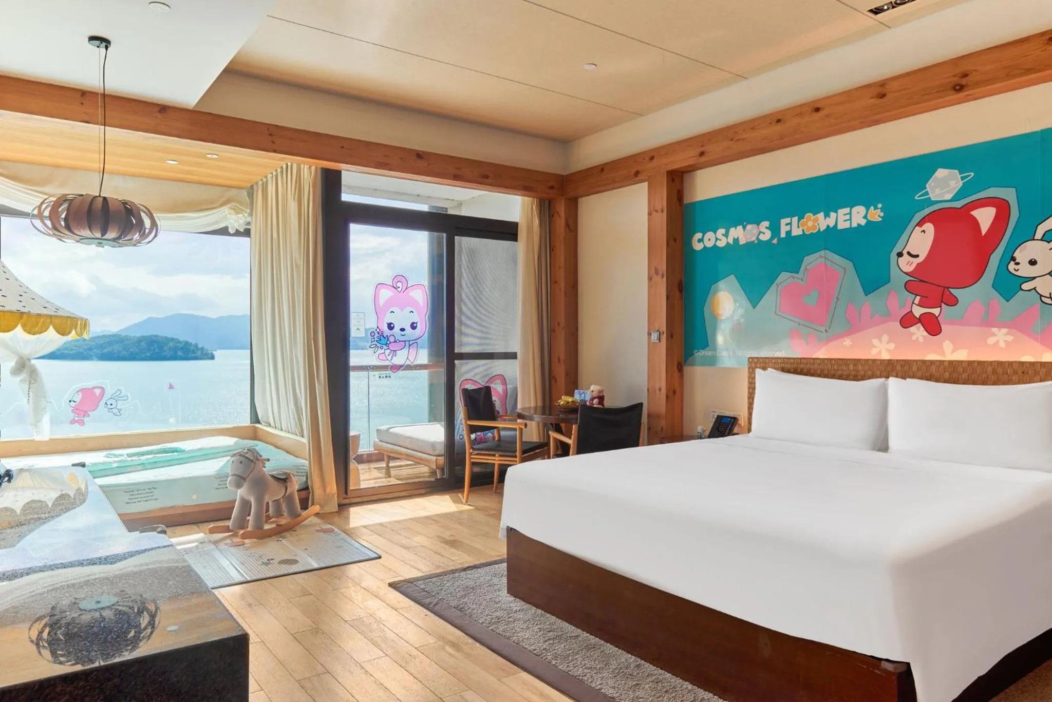 Photo of the whole room, Bed in InterContinental One Thousand Island Lake Resort, an IHG Hotel