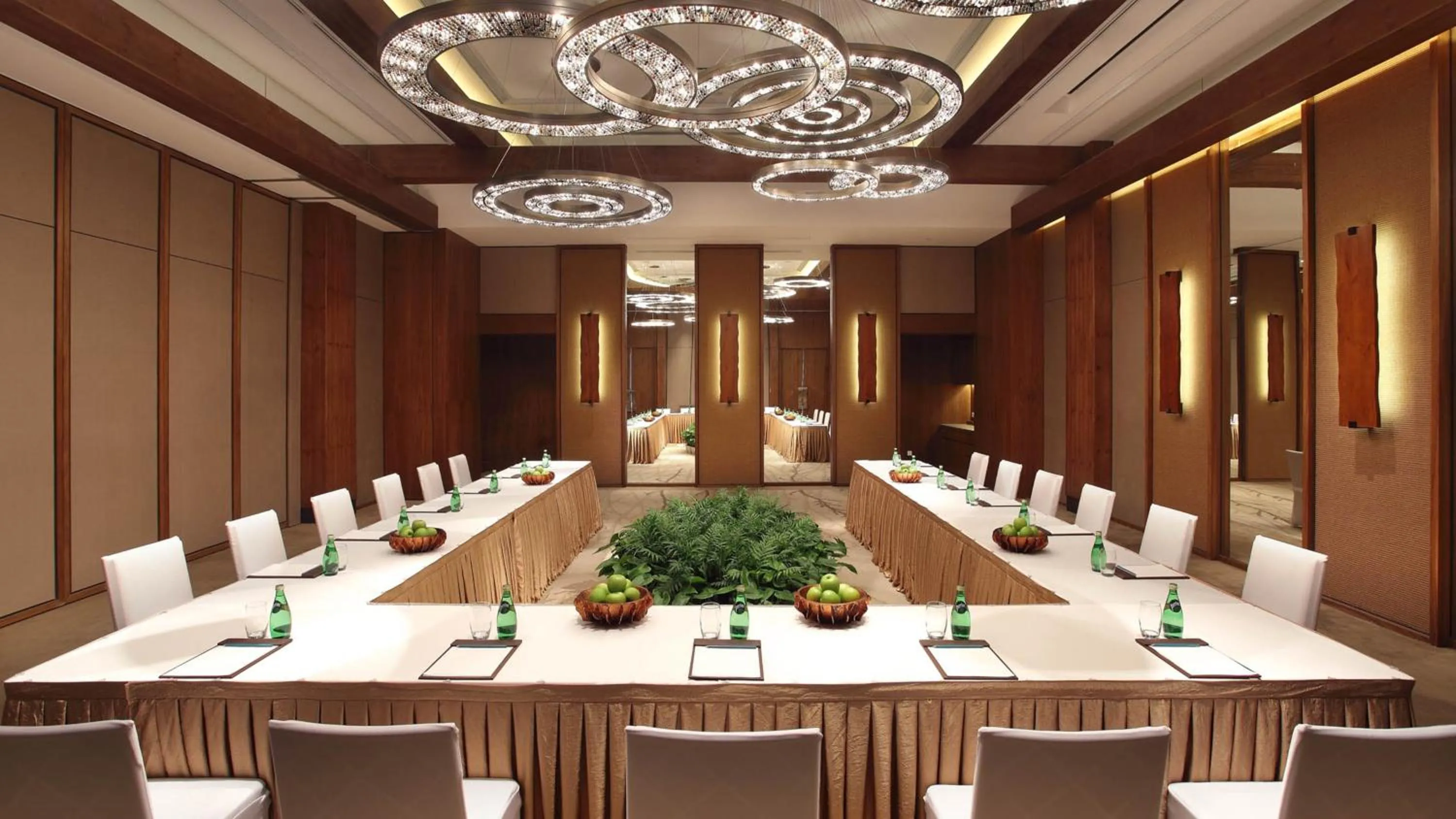 Meeting/conference room in InterContinental One Thousand Island Lake Resort, an IHG Hotel