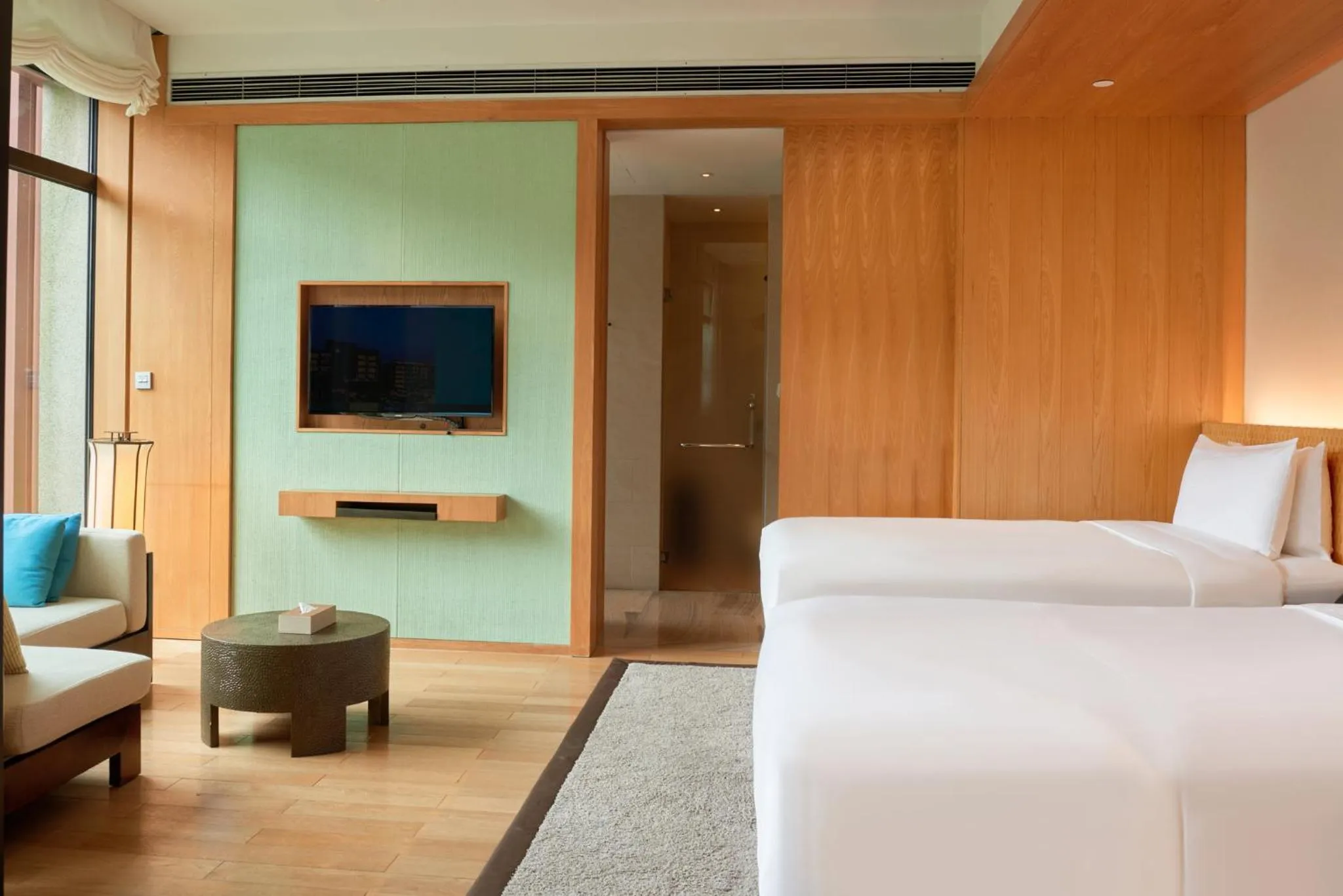 Photo of the whole room, Bed in InterContinental One Thousand Island Lake Resort, an IHG Hotel