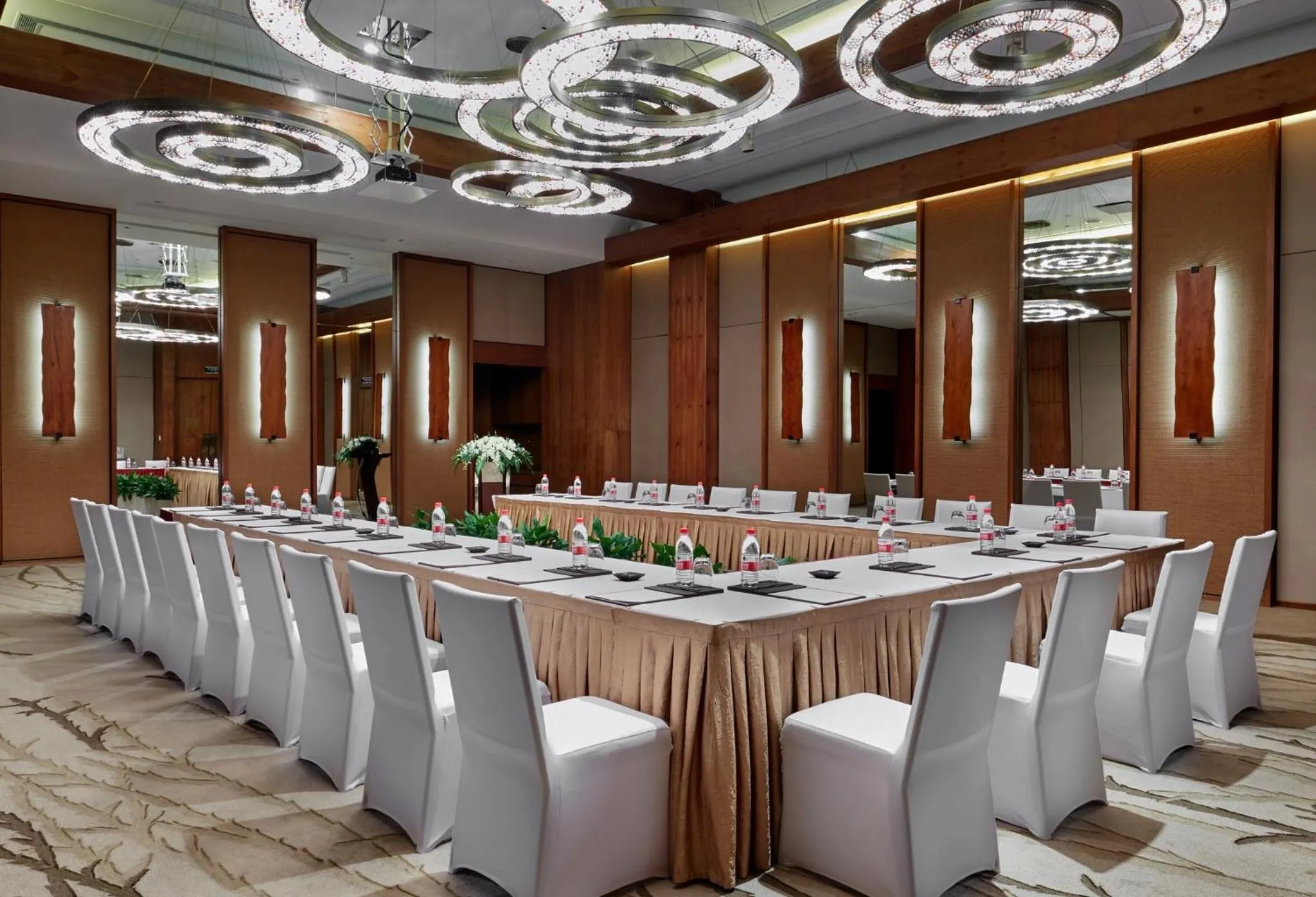 Meeting/conference room in InterContinental One Thousand Island Lake Resort, an IHG Hotel