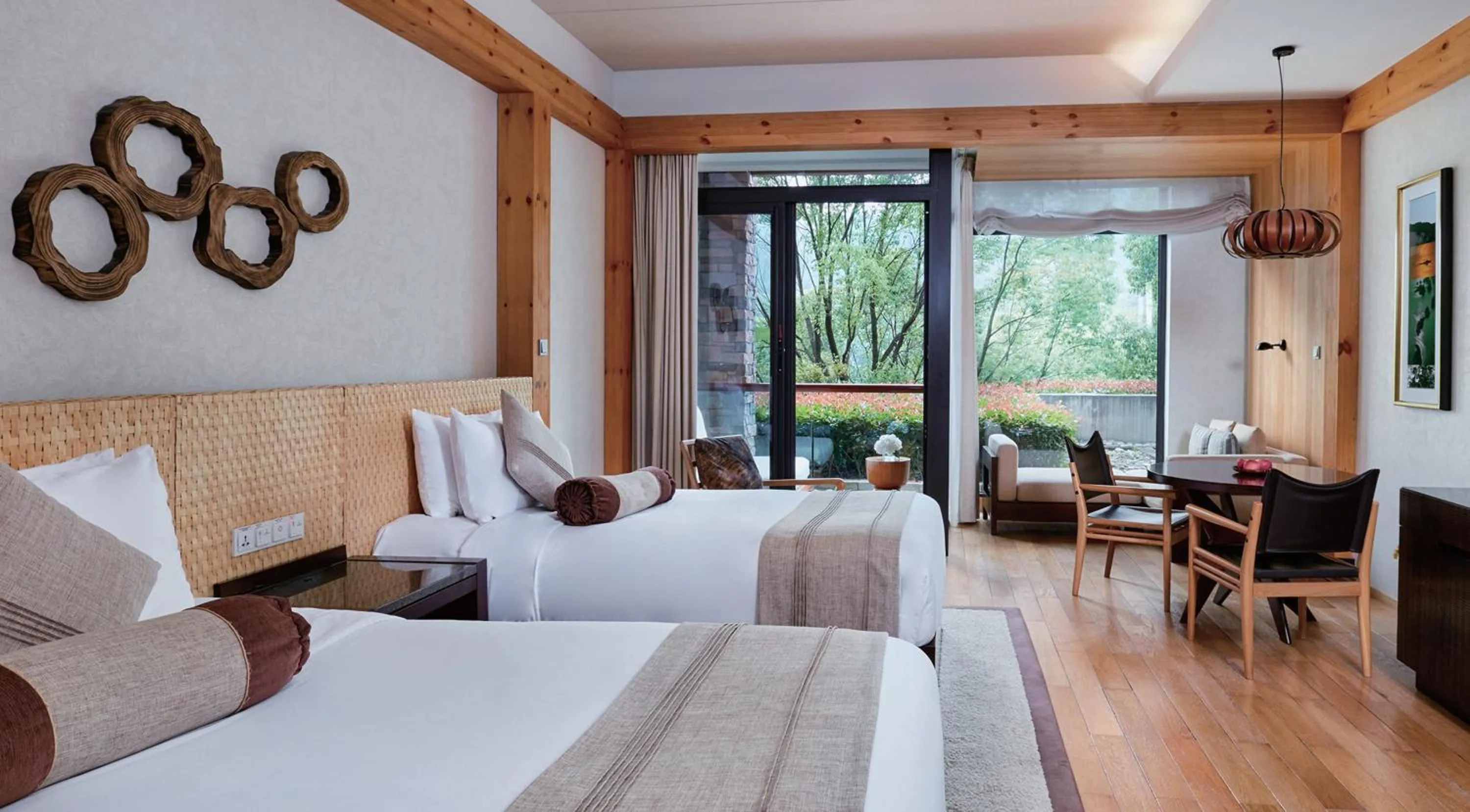 Photo of the whole room, Bed in InterContinental One Thousand Island Lake Resort, an IHG Hotel