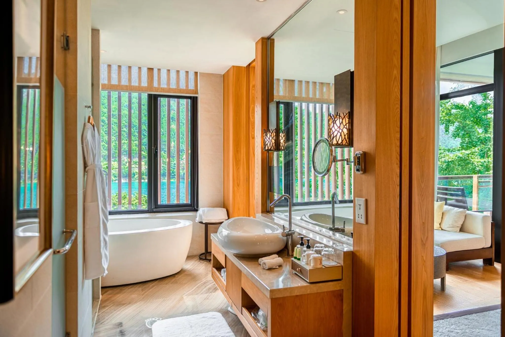 Bedroom in InterContinental One Thousand Island Lake Resort, an IHG Hotel