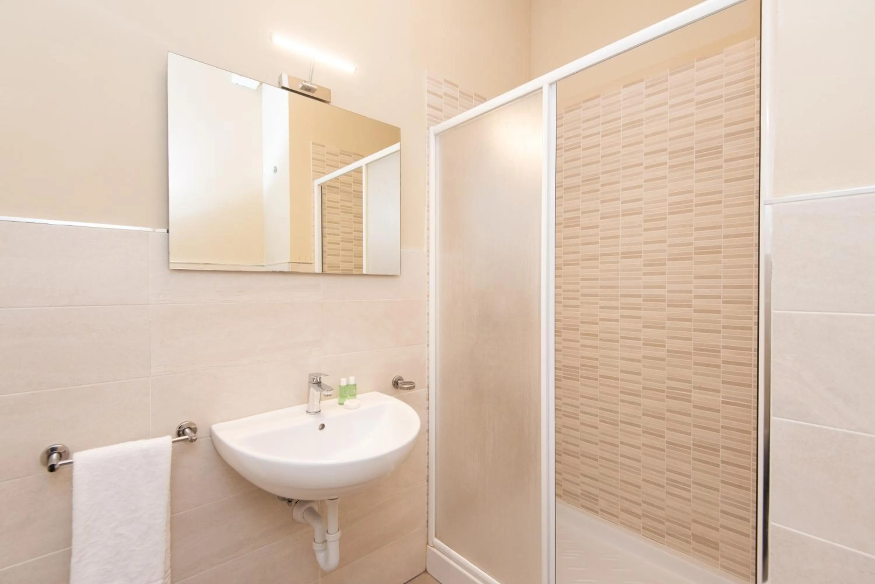 Bathroom in Donatello Apartments by Firenze Prestige