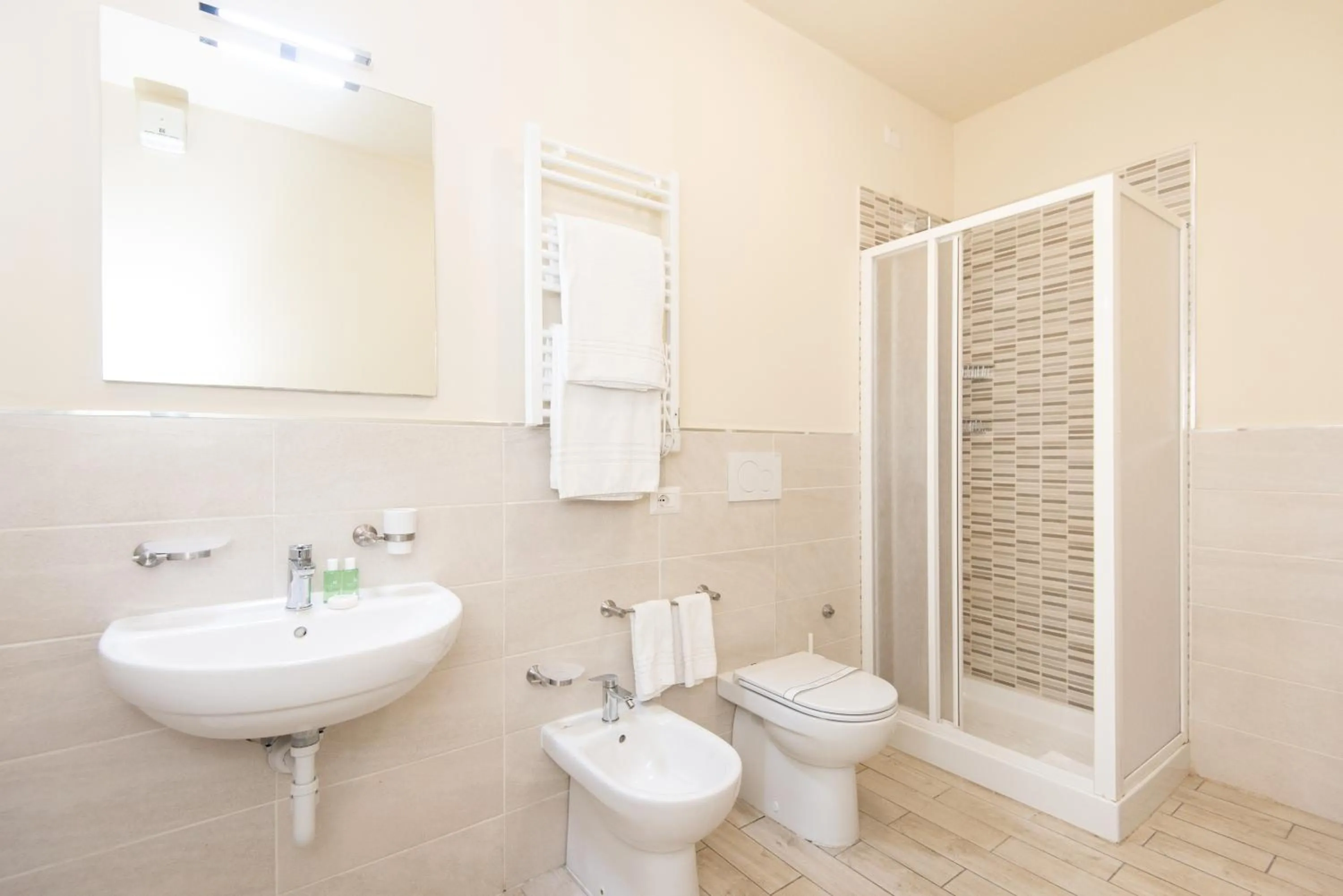 Bathroom in Donatello Apartments by Firenze Prestige